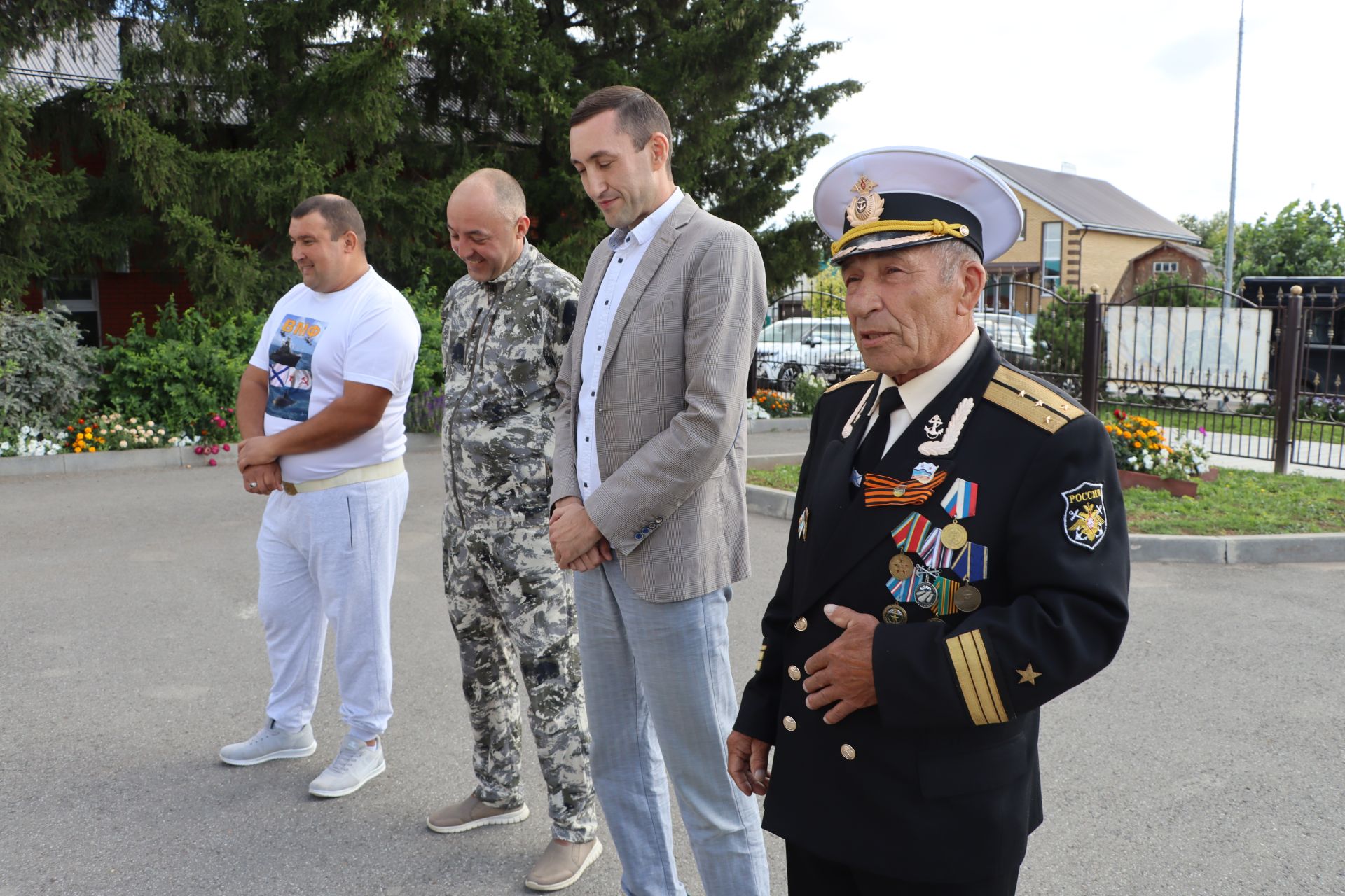 Сабада   диңгезчеләр маршы...
