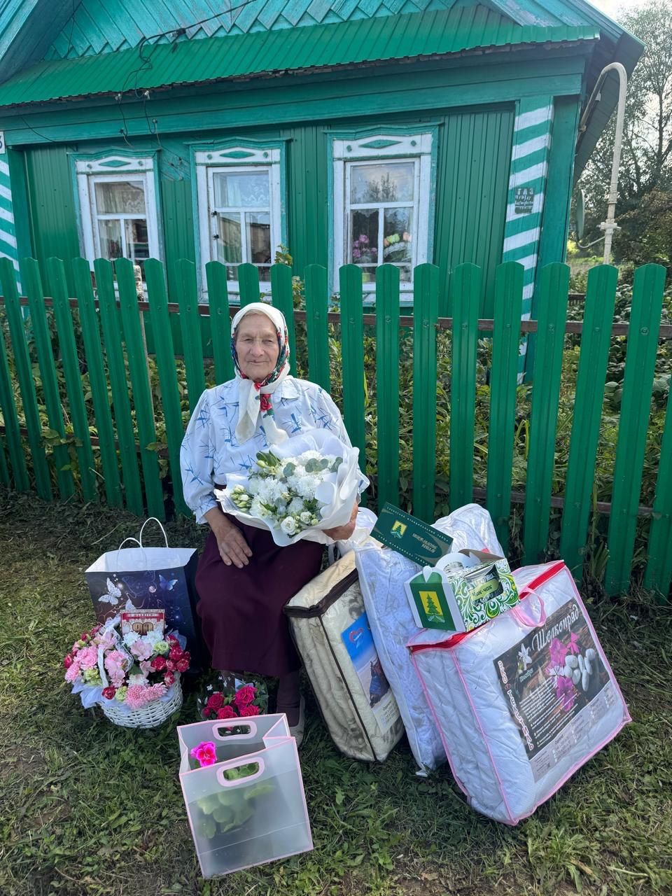 Иске Икшермә авылында яшәүче Нина Радионова 90 яшьлек юбилеен билгеләп үтә