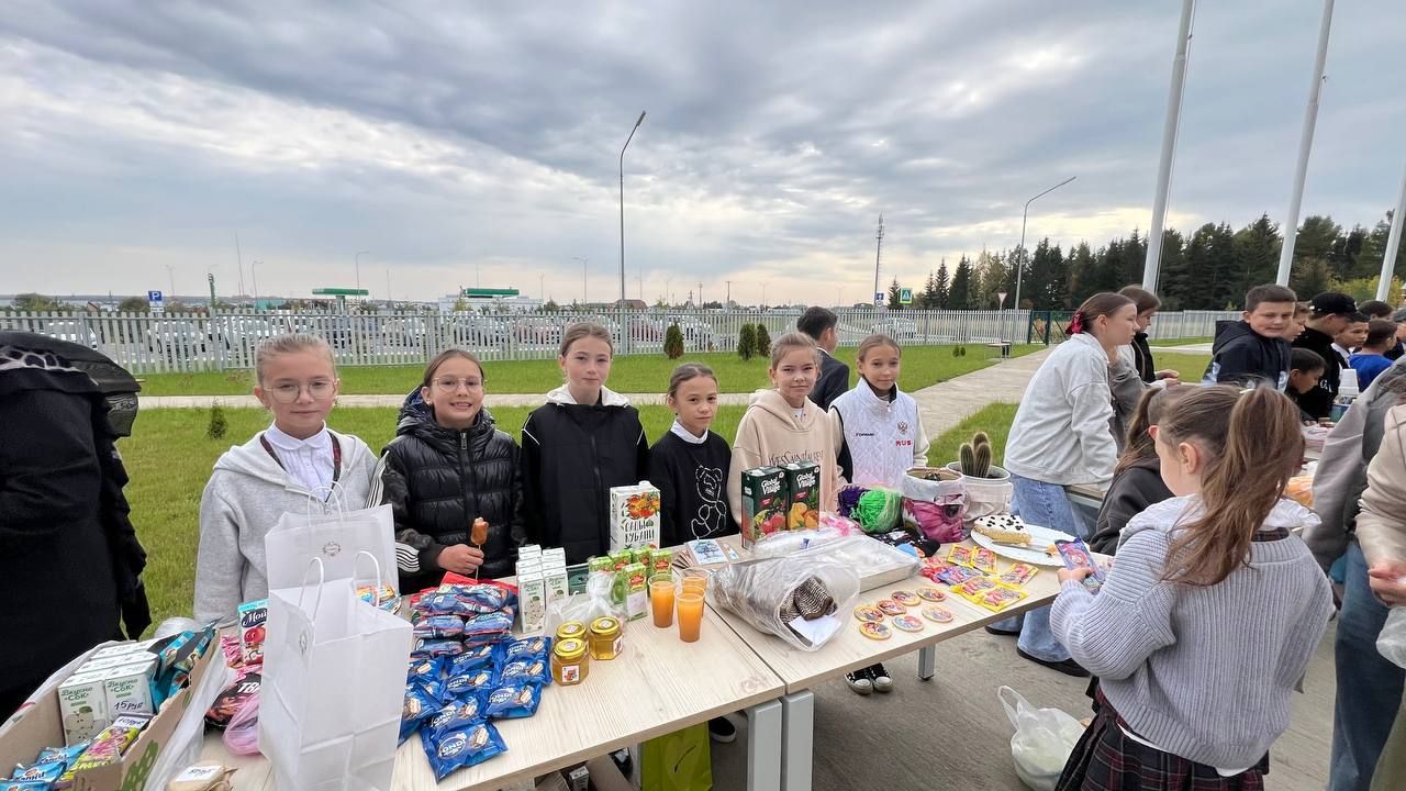 Бүген Саба урта мәктәбендә «Йөрәктән-йөрәккә» дип исемләнгән хәйрия ярминкәсе үтте