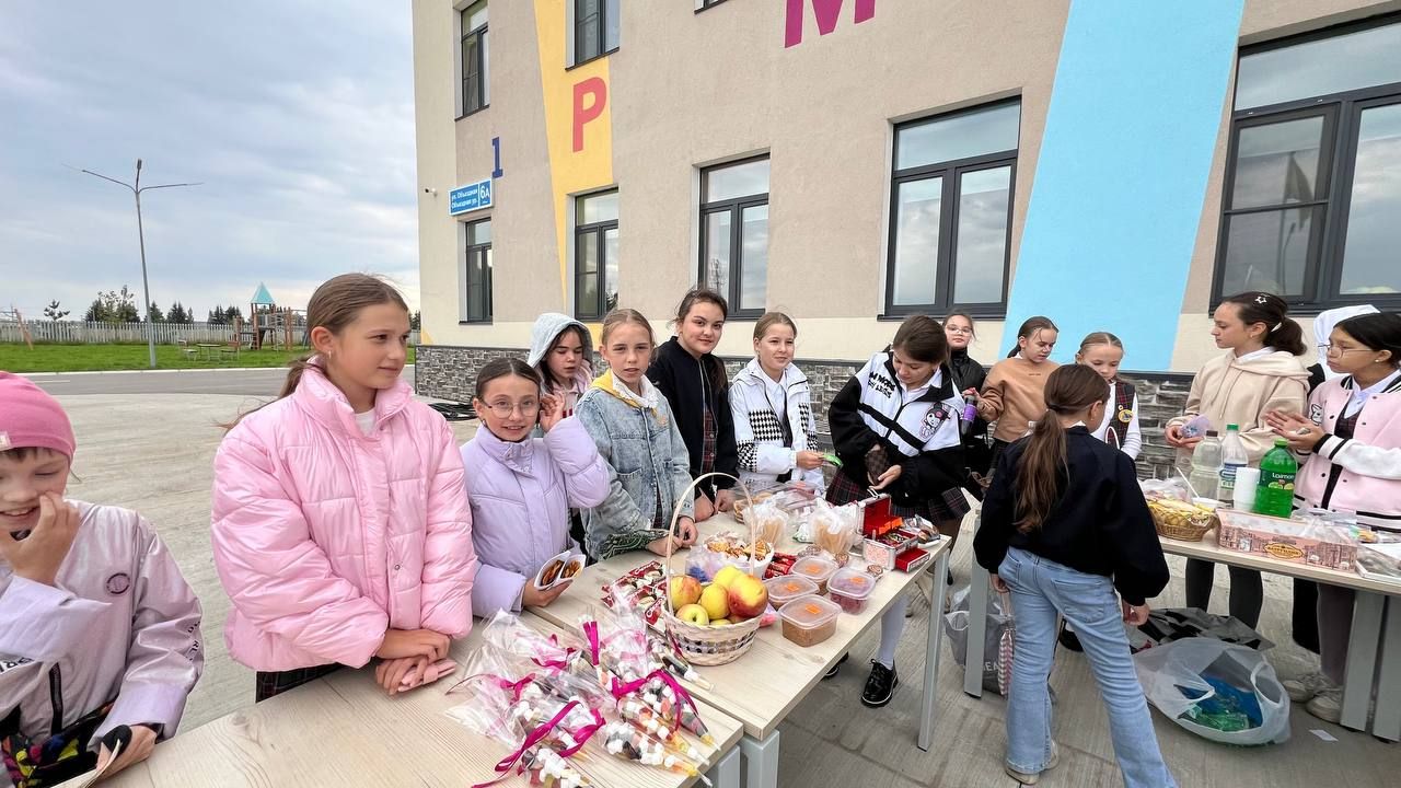 Бүген Саба урта мәктәбендә «Йөрәктән-йөрәккә» дип исемләнгән хәйрия ярминкәсе үтте
