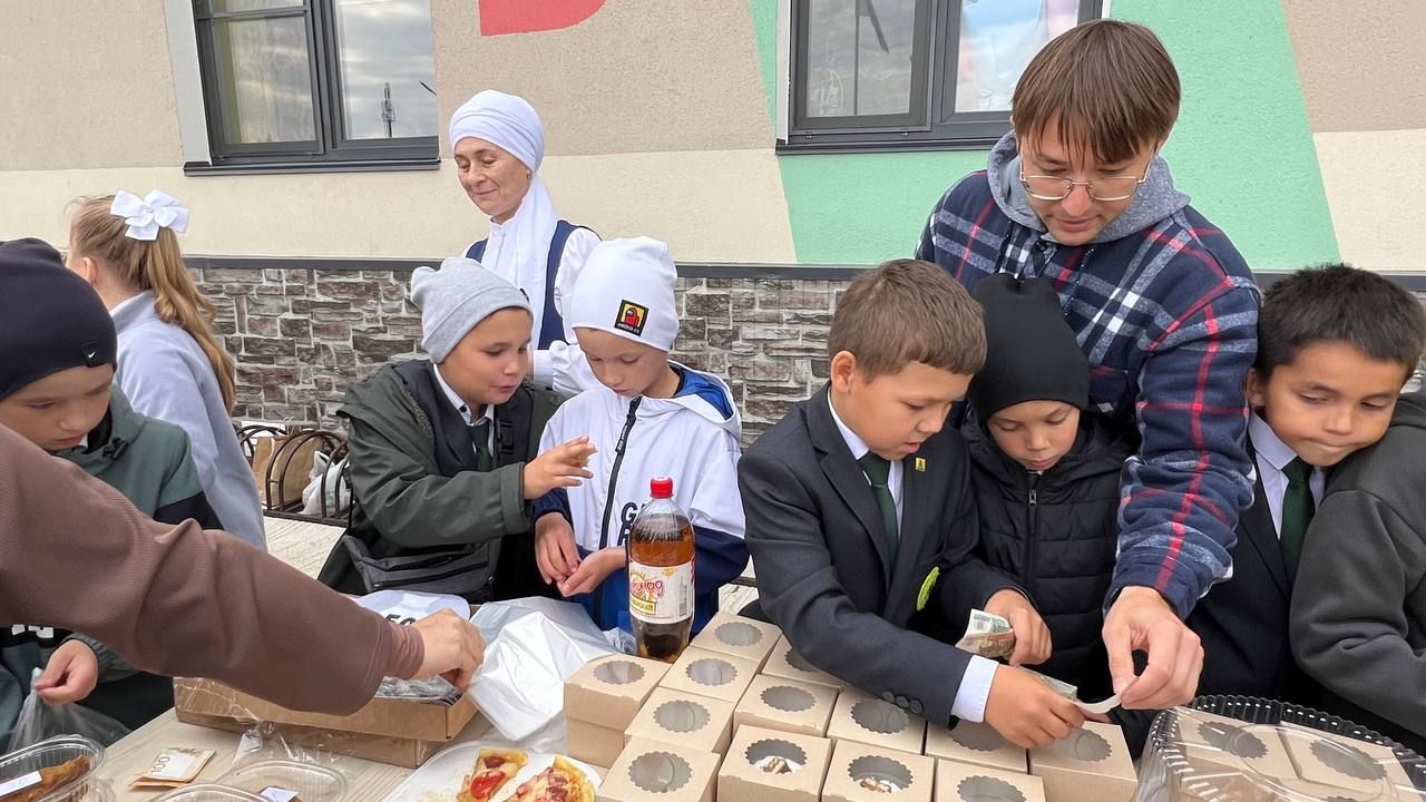 Бүген Саба урта мәктәбендә «Йөрәктән-йөрәккә» дип исемләнгән хәйрия ярминкәсе үтте