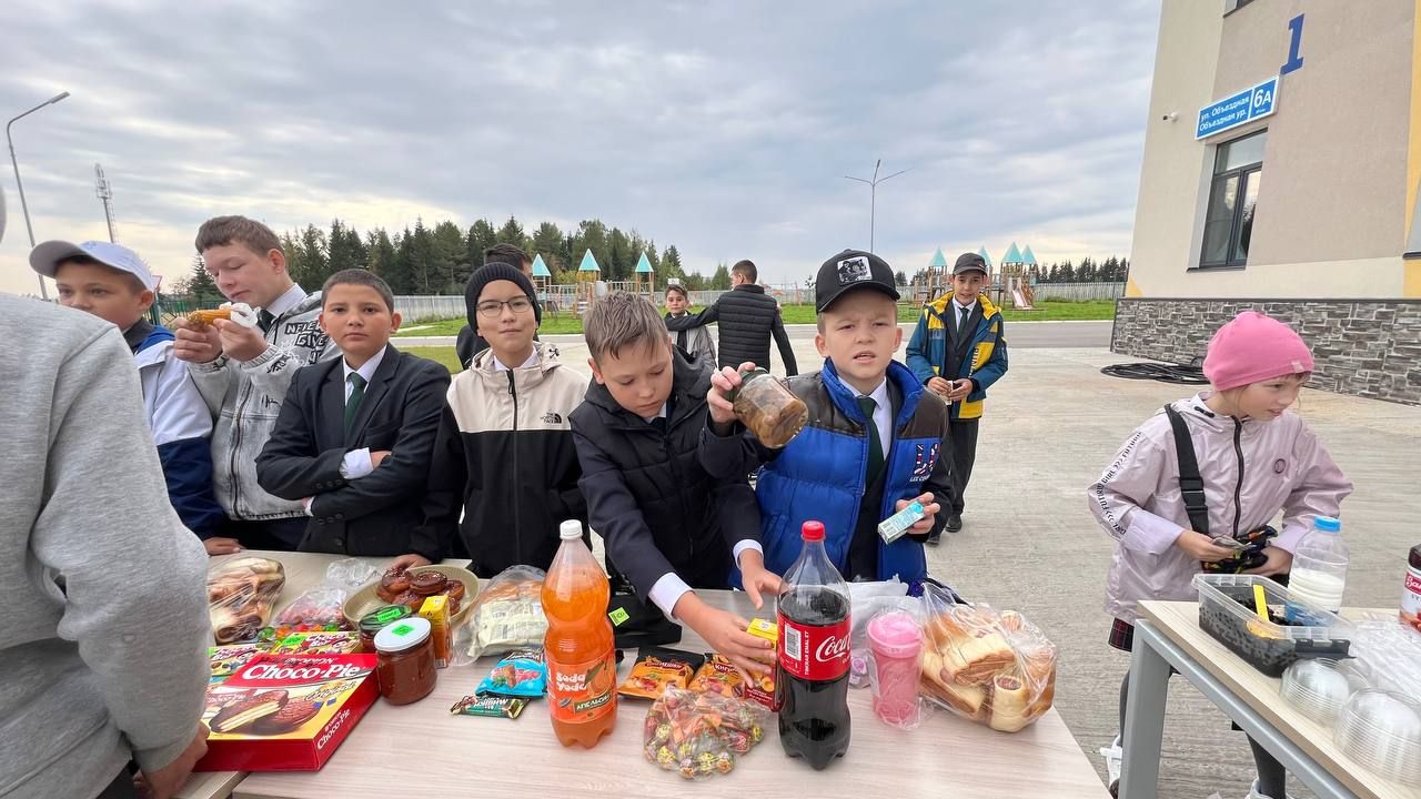 Бүген Саба урта мәктәбендә «Йөрәктән-йөрәккә» дип исемләнгән хәйрия ярминкәсе үтте