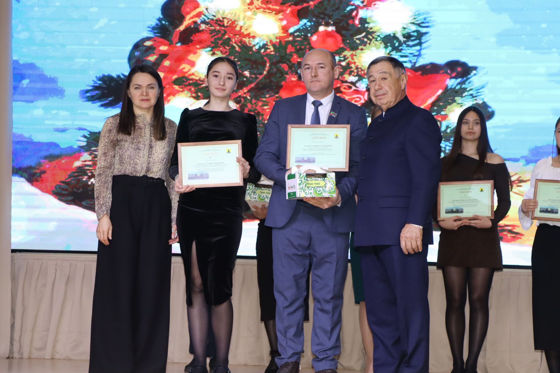 Сабада район башлыгы  чыршысы ике  урында кабынды