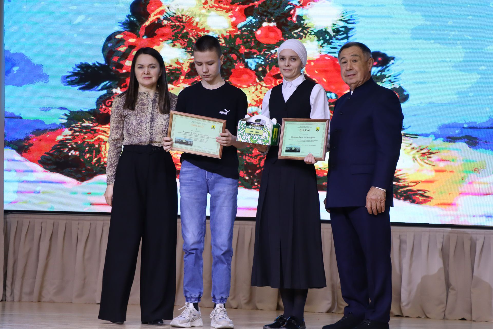 Сабада район башлыгы  чыршысы ике  урында кабынды