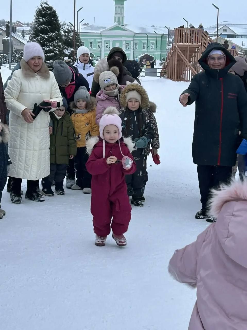 Сабаның Үзәк чыршысы янында ветеринария хезмәткәрләре балалар өчен Яңа ел бәйрәме оештырды (фоторепортаж)