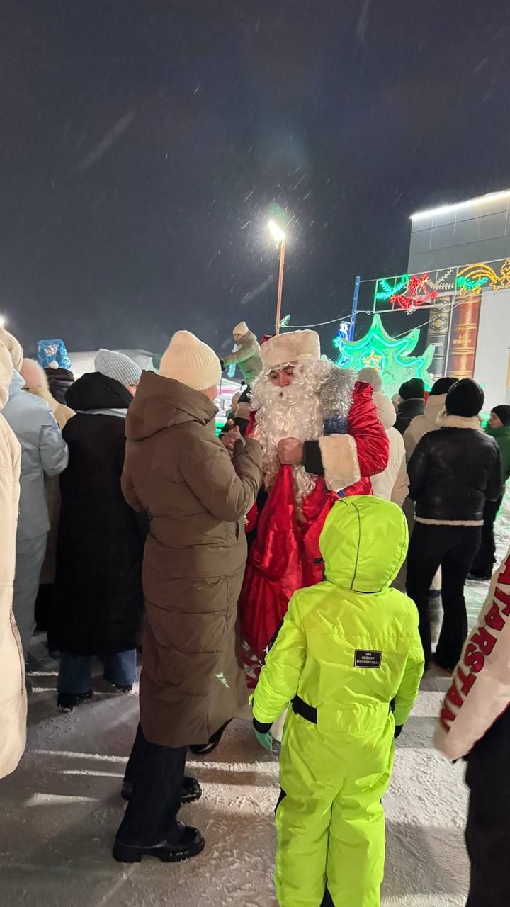 Сабада Төп чыршы янындагы мәйданны бүген салым инспекциясе хезмәткәрләре «кыздырды»