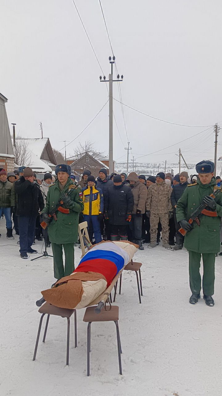 Бүген махсус хәрби операциядә һәлак булган Булат Галиевны соңгы юлга озаттылар (+видео)