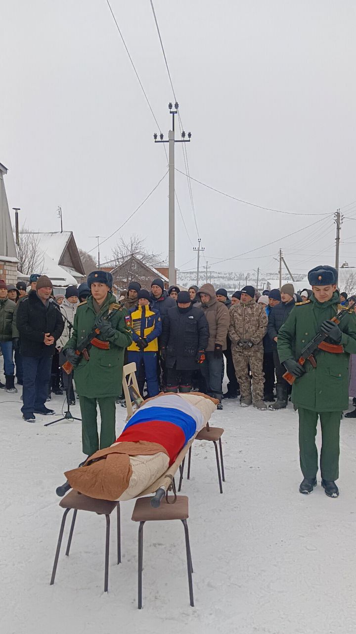Бүген махсус хәрби операциядә һәлак булган Булат Галиевны соңгы юлга озаттылар (+видео)