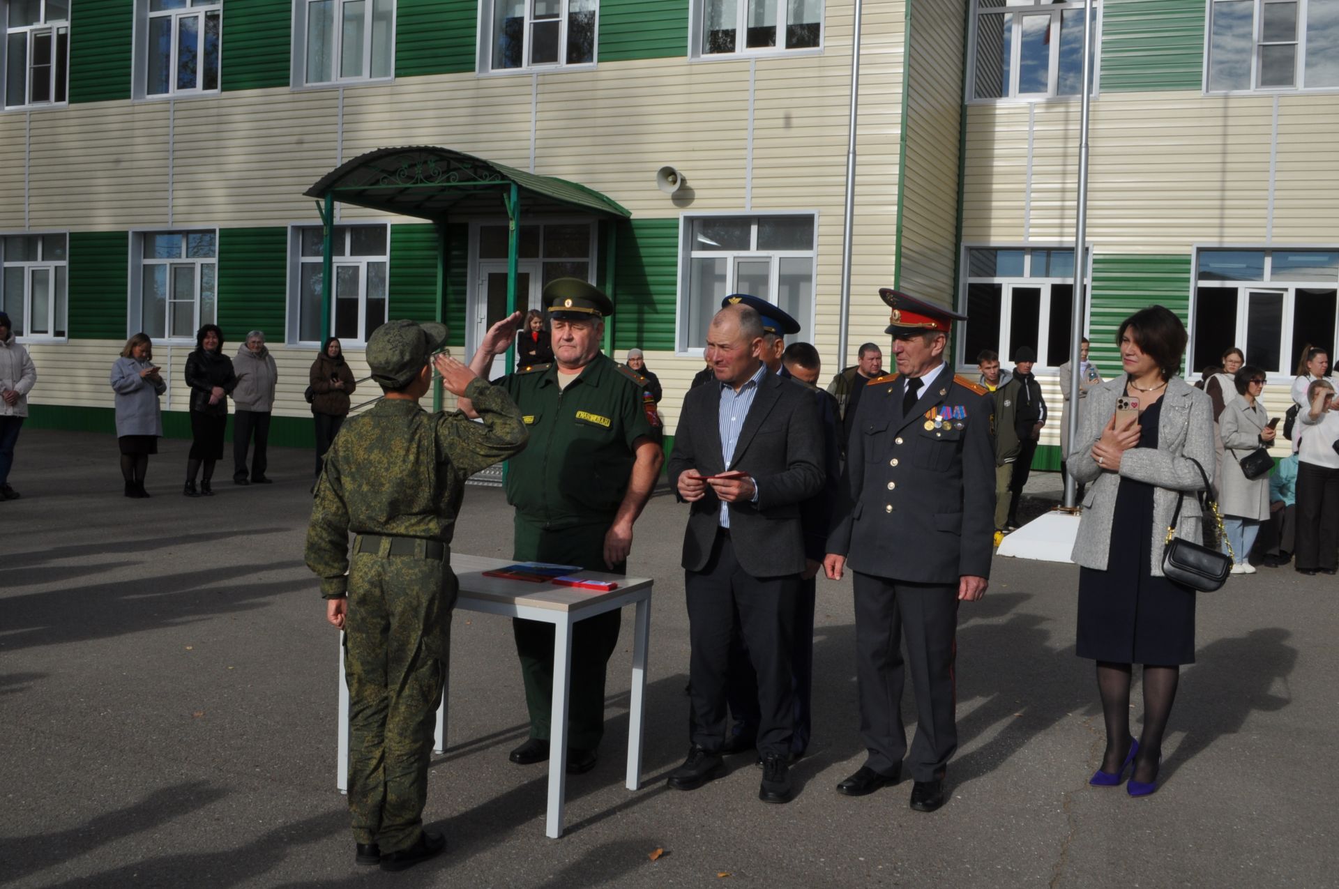Иске Икшермә кадет-интернат мәктәбендә 48 укучы тантаналы ант бирде