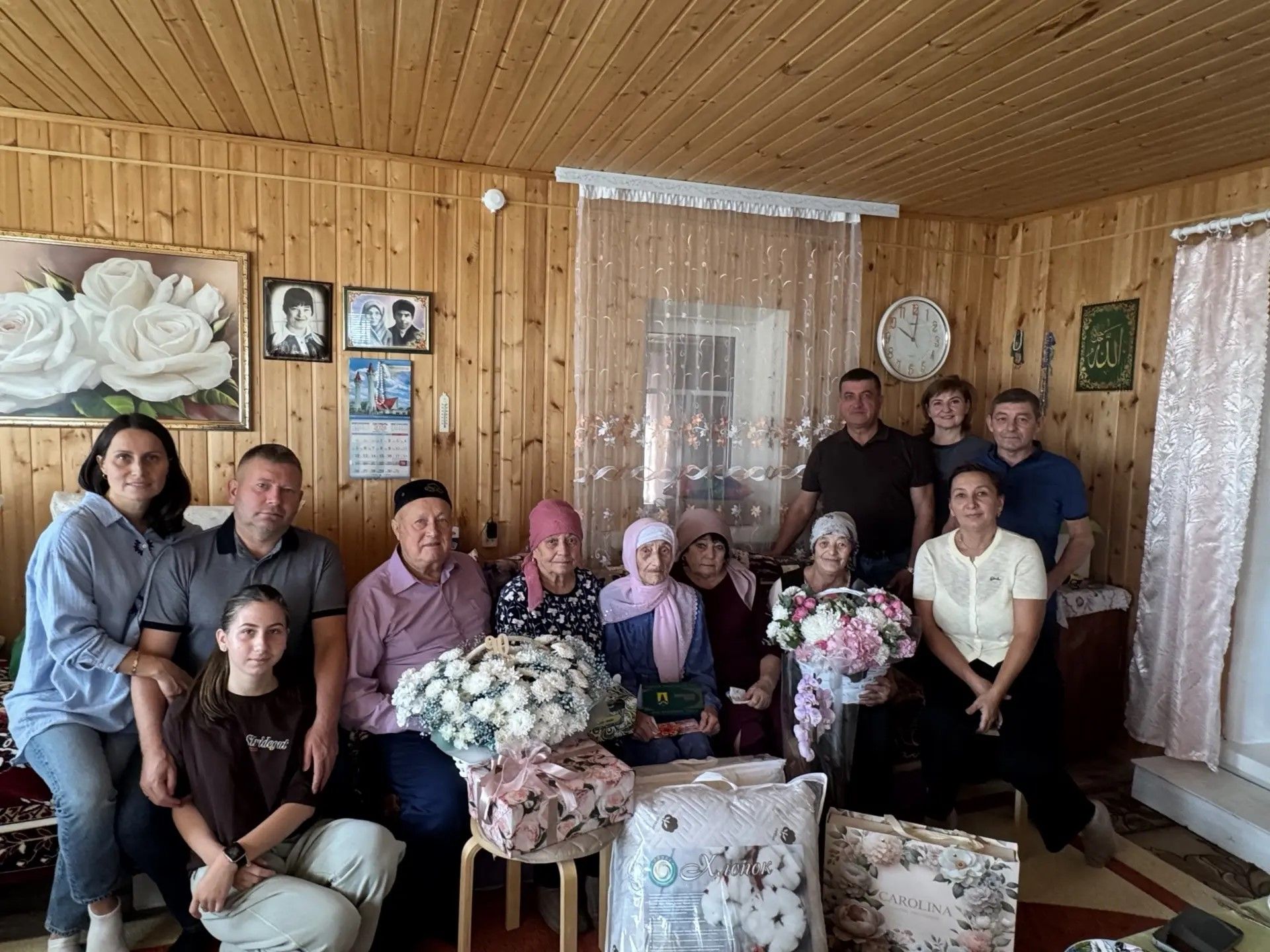 Сабабаш авылында яшәүче Сөембикә Абдуллинаны 90 яшьлек юбилее белән котладылар
