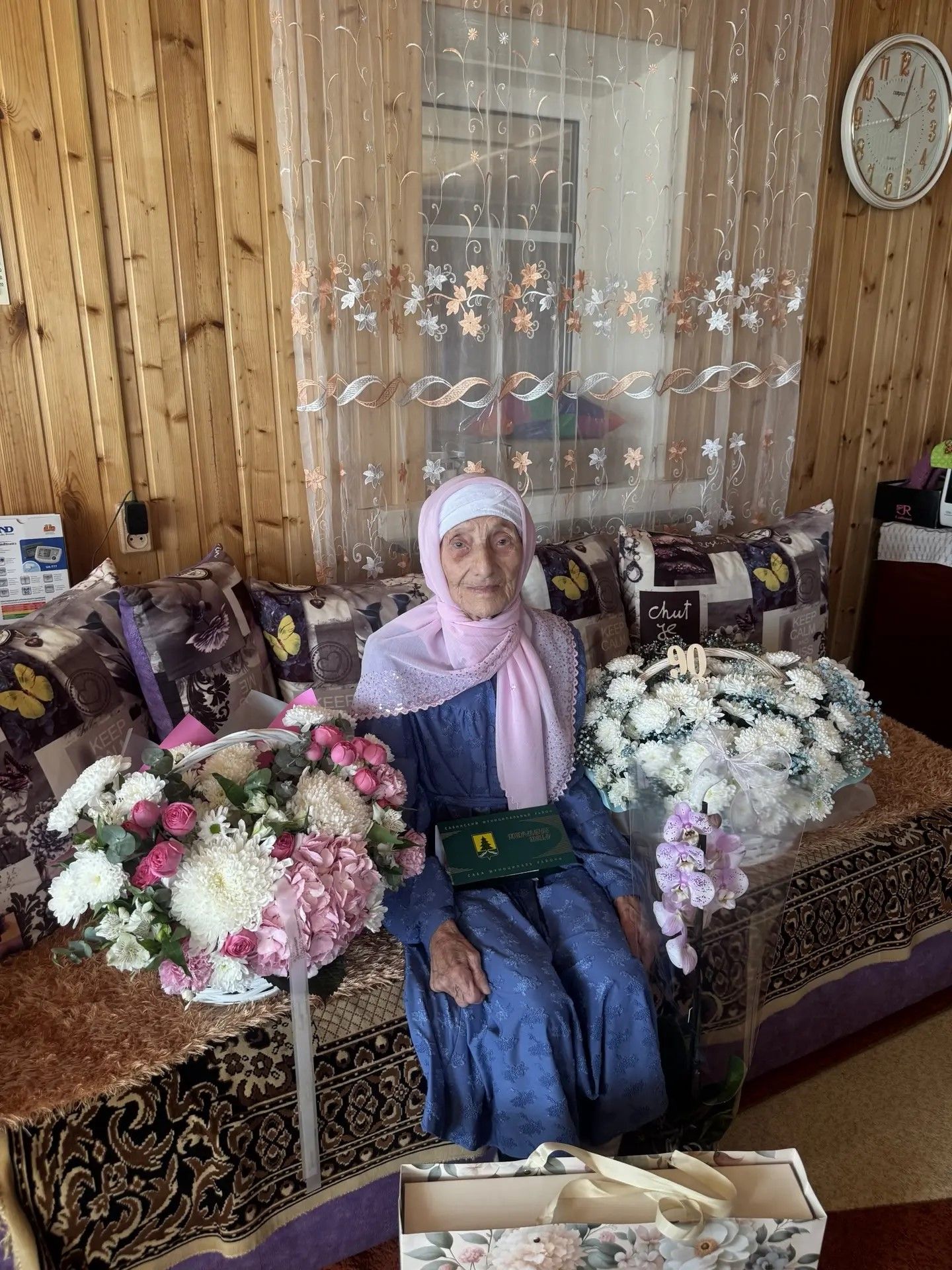 Сабабаш авылында яшәүче Сөембикә Абдуллинаны 90 яшьлек юбилее белән котладылар