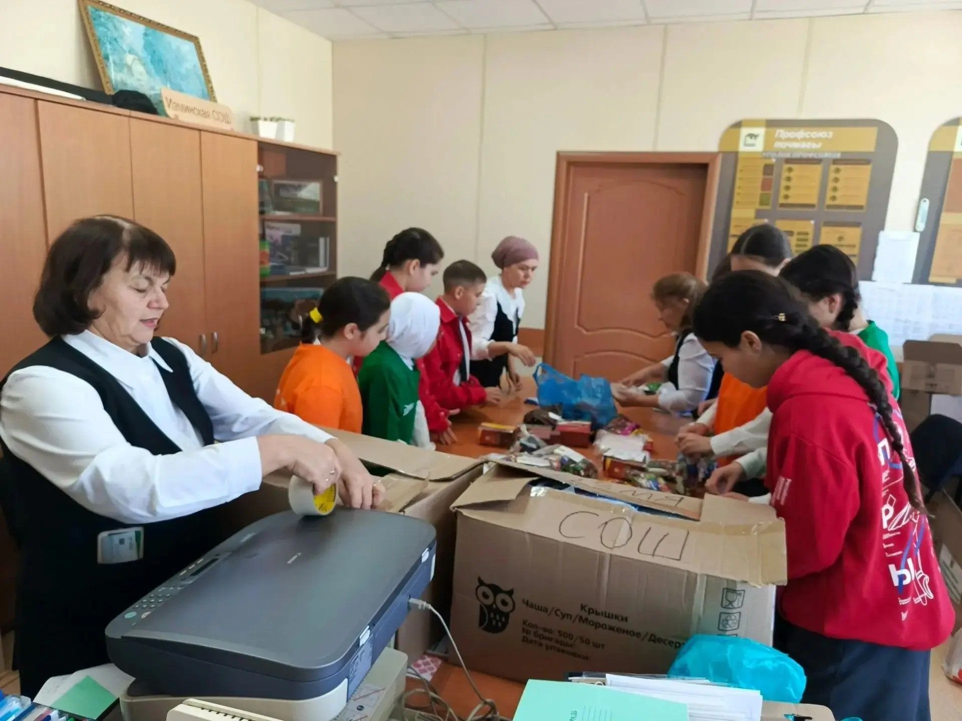 Эзмәлеләр  махсус хәрби операциядәге хәрбиләргә гуманитар ярдәм әзерләп тапшырган