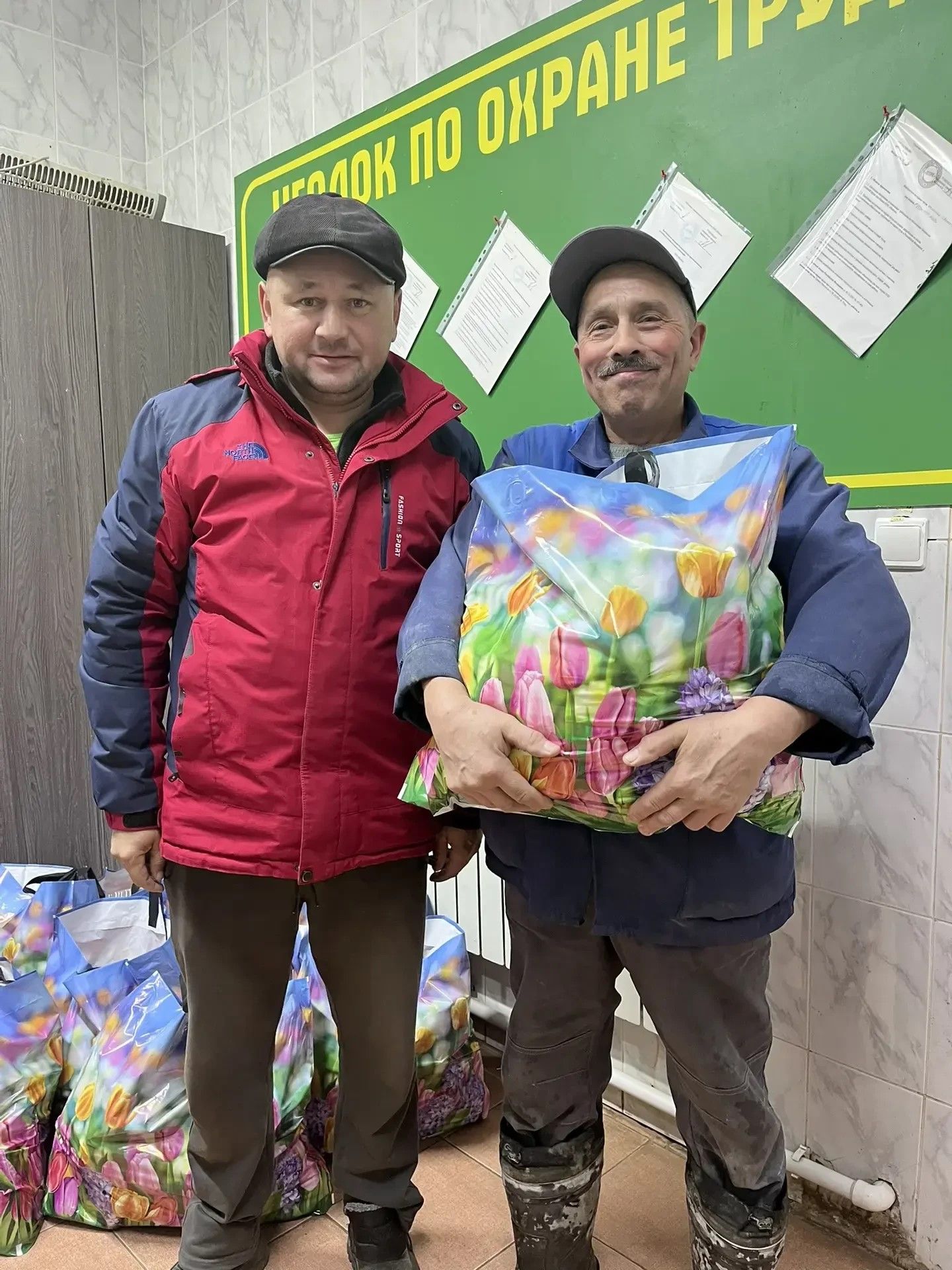 «Игенче»дә авыл хуҗалыгы хезмәтчәннәренә күчтәнәч пакетлары тапшырдылар