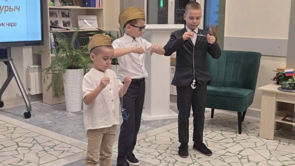 Район үзәк китапханәсенә әтиләр белән улларын чакырып хөрмәтләделәр