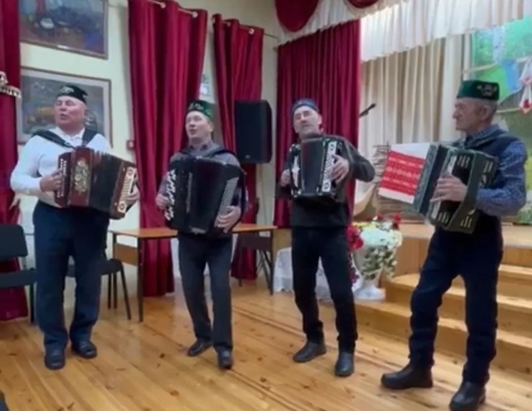 Керәнне авыл клубында гармун бәйрәме уздырдылар