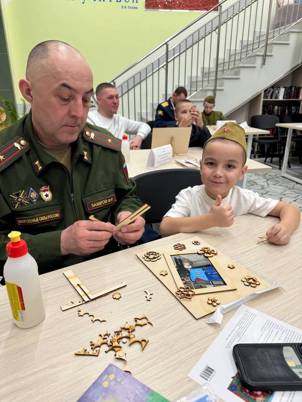 Район үзәк китапханәсенә әтиләр белән улларын чакырып хөрмәтләделәр