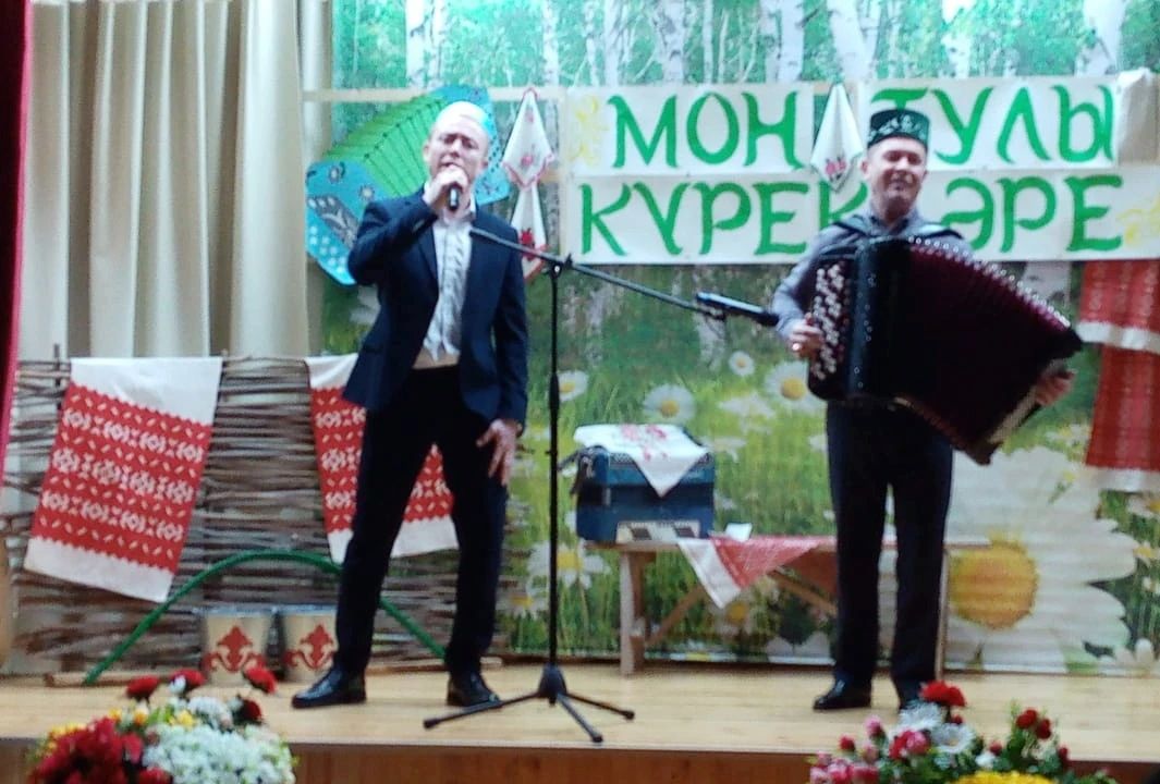 Керәнне авыл клубында гармун бәйрәме уздырдылар