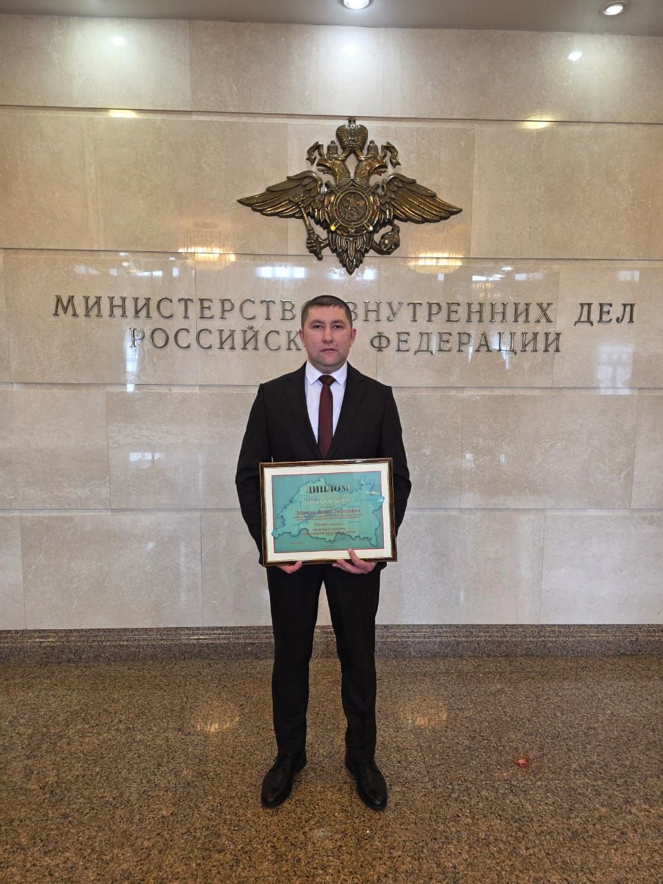 Алмаз   Зарипов  «Хокук саклау эшчәнлегенә ярдәм итүгә керткән өлеше өчен» номинациясе лауреаты