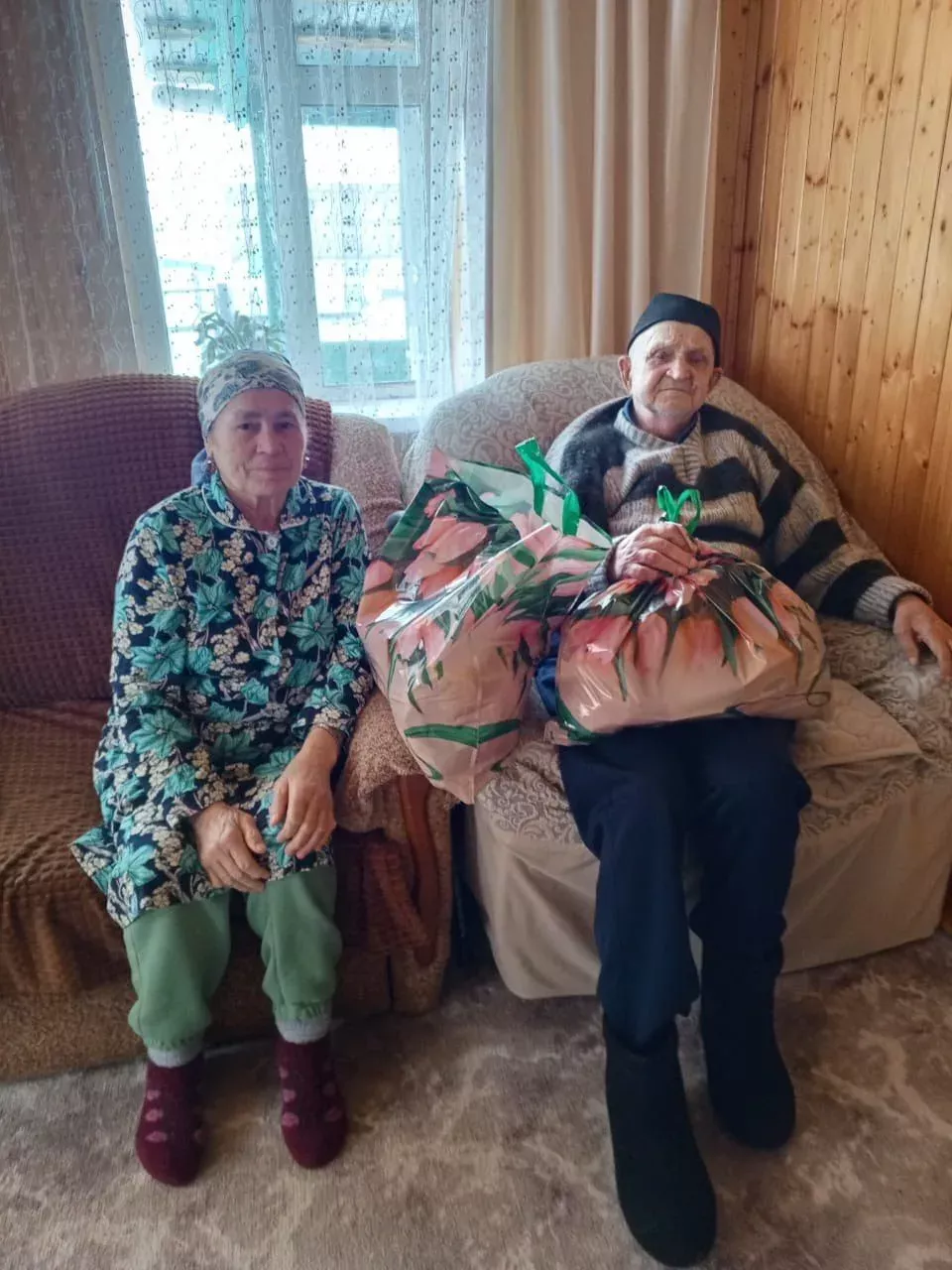 «Игенче» җәмгыятендә хуҗалыкта хезмәт куйган 280 ветеранга Рамазан күчтәнәче тапшырдылар