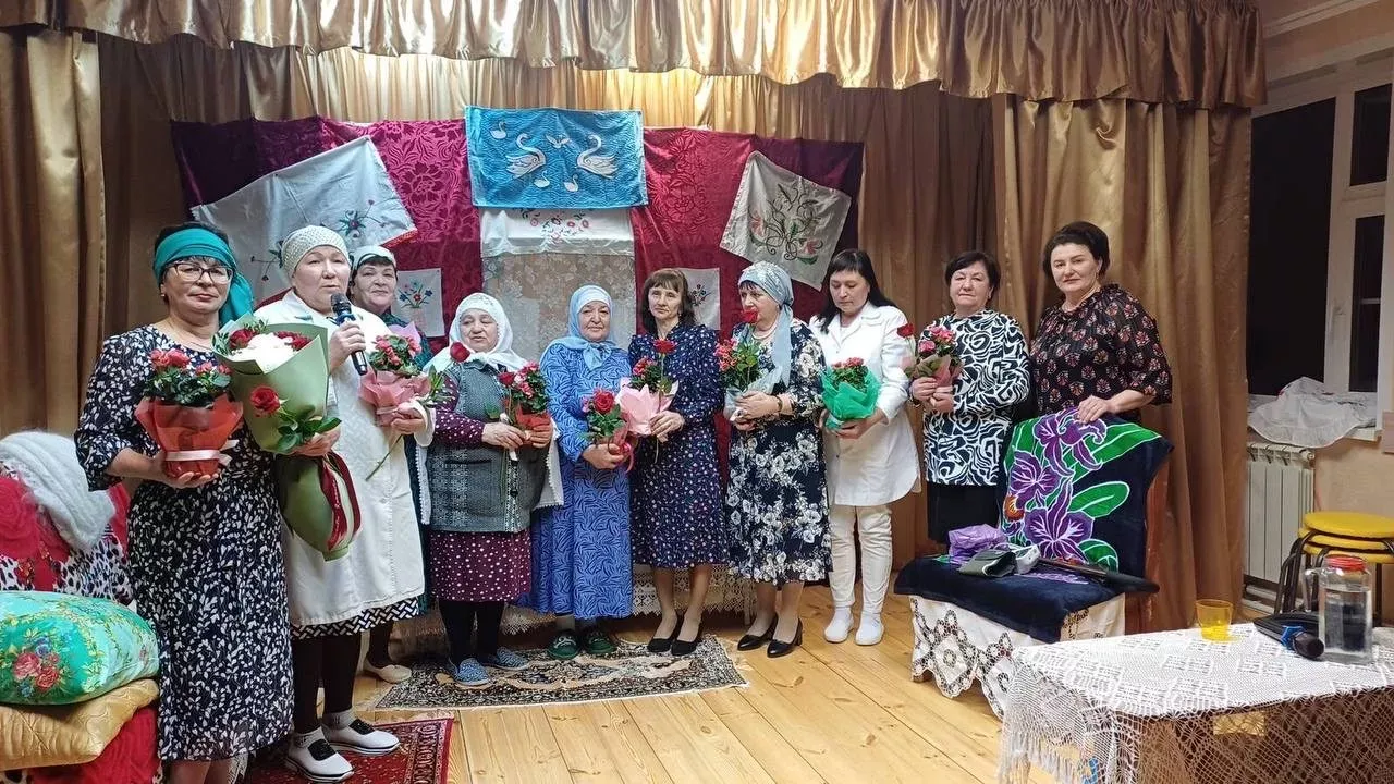 Төбәктә премьера:  авыл үзешчәннәре Гөлшат Мөхәммәтшинаның «Пар аккош» спектаклен сәхнәләштергән
