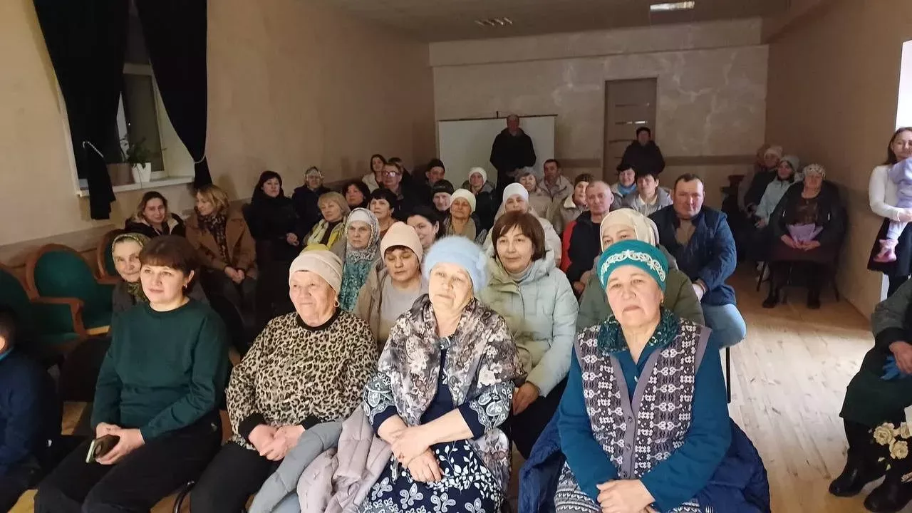 Төбәктә премьера:  авыл үзешчәннәре Гөлшат Мөхәммәтшинаның «Пар аккош» спектаклен сәхнәләштергән