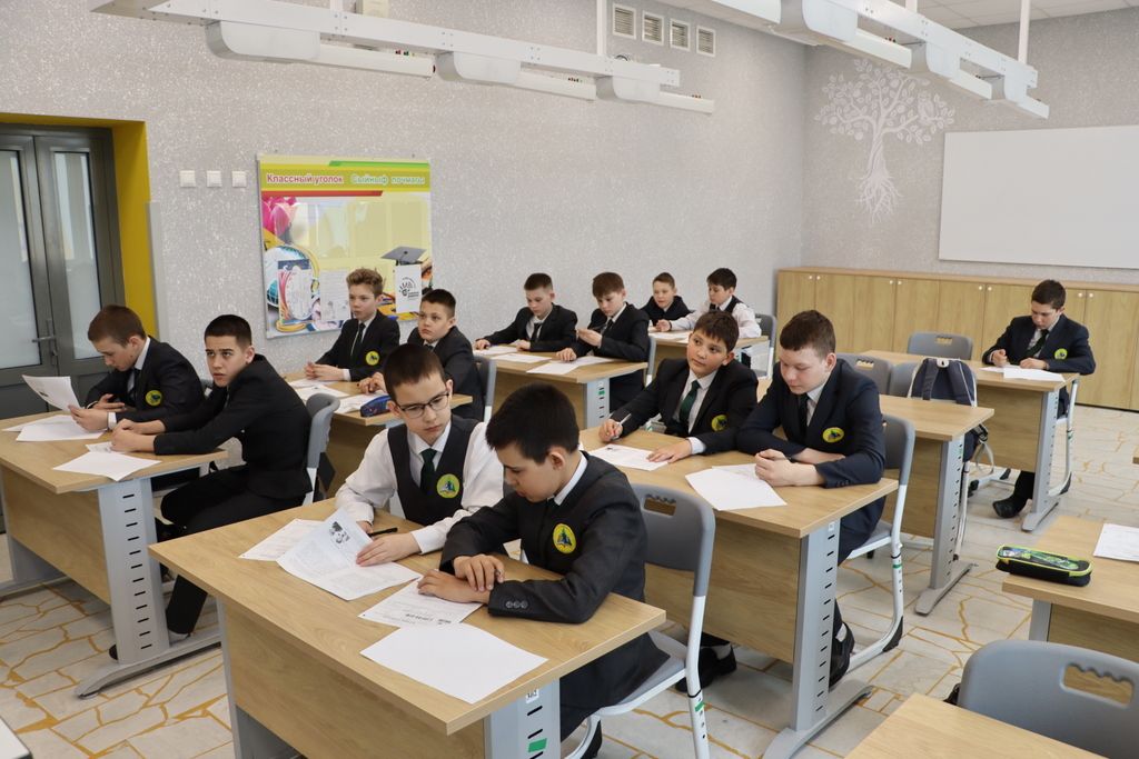Саба  урта  мәктәбендә 150дән  артык кеше Җиңү диктанты  язды