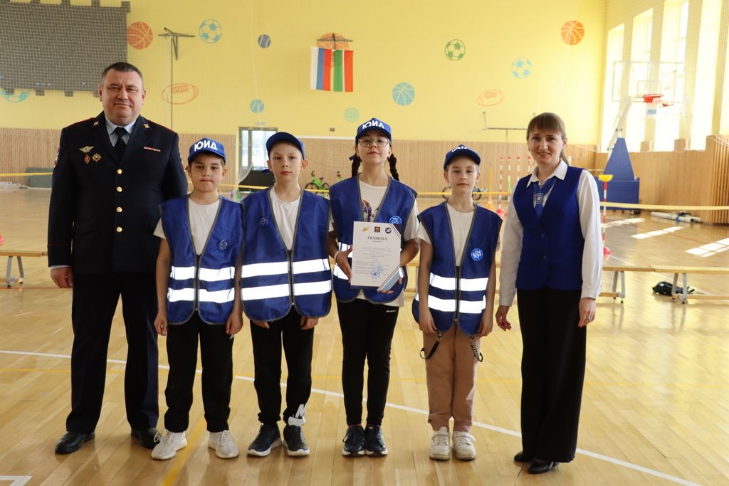 Яшь юл инспекторлары олы юлга  чыгар  алдыннан зур  сынаулар аша  үтә