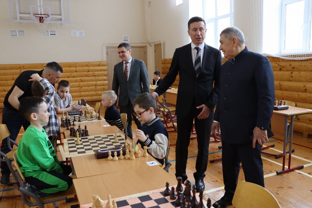 Шахматта һәр йөреш, һәр позиция — сайлау һәм җаваплылык, ә партияләр  акыллар һәм характерлар көрәше
