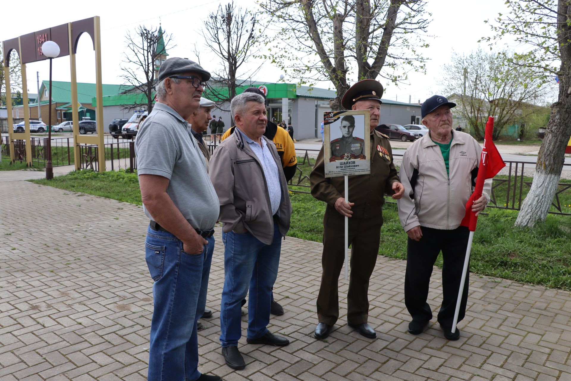 Җиңү килде җирне нурга күмеп...