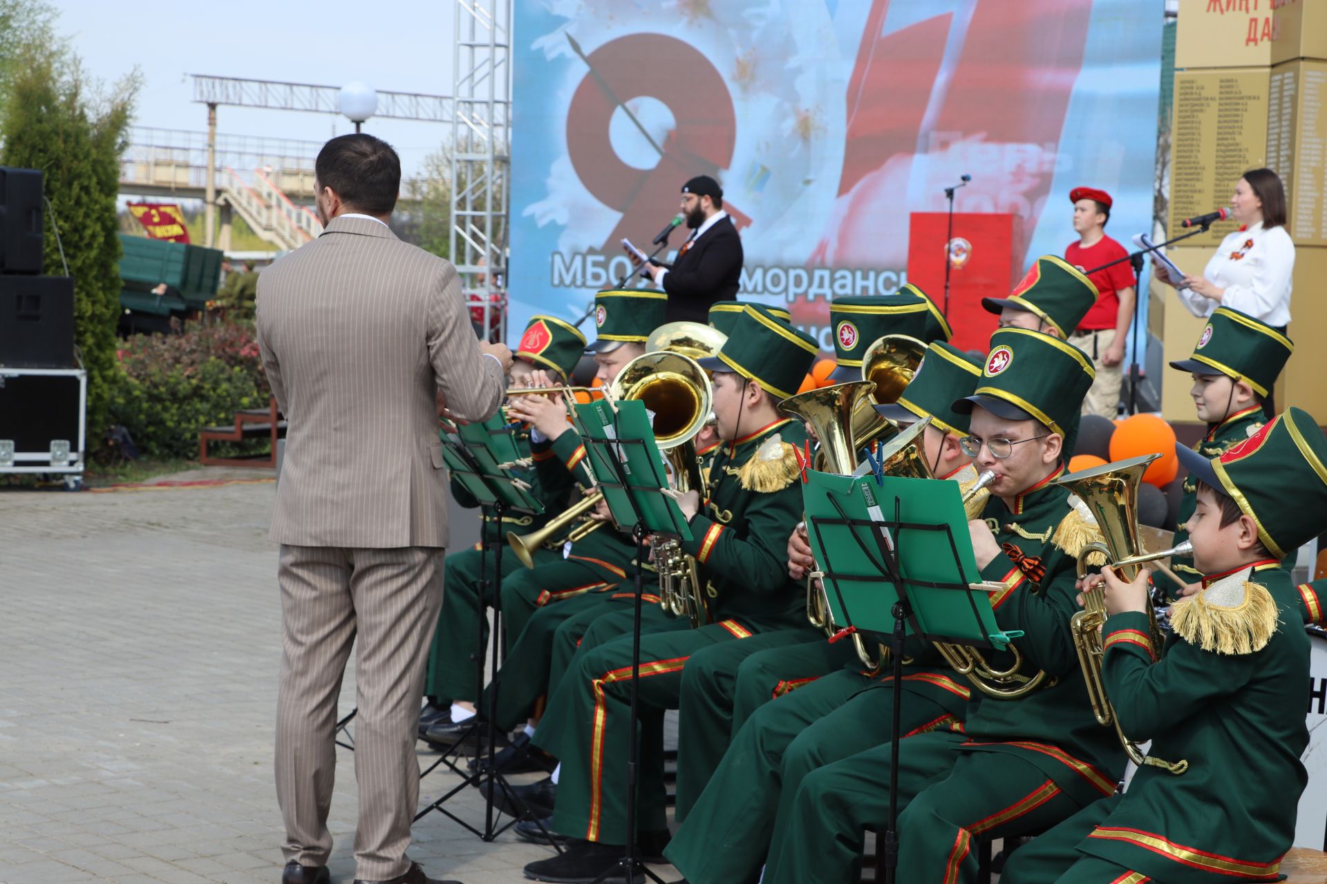 Җиңү килде җирне нурга күмеп...