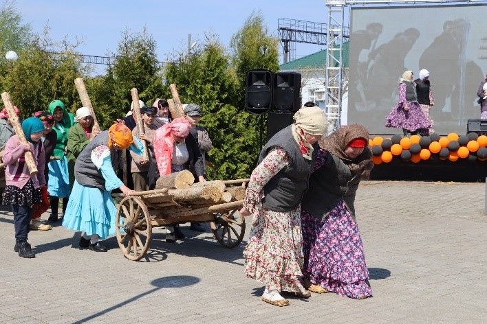 Җиңү килде җирне нурга күмеп...