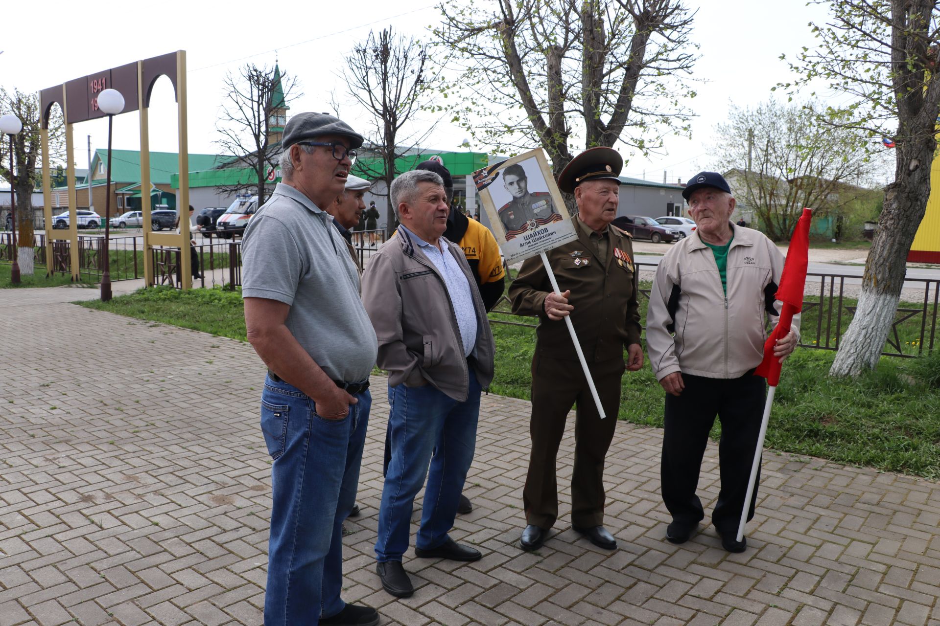 Җиңү килде җирне нурга күмеп...