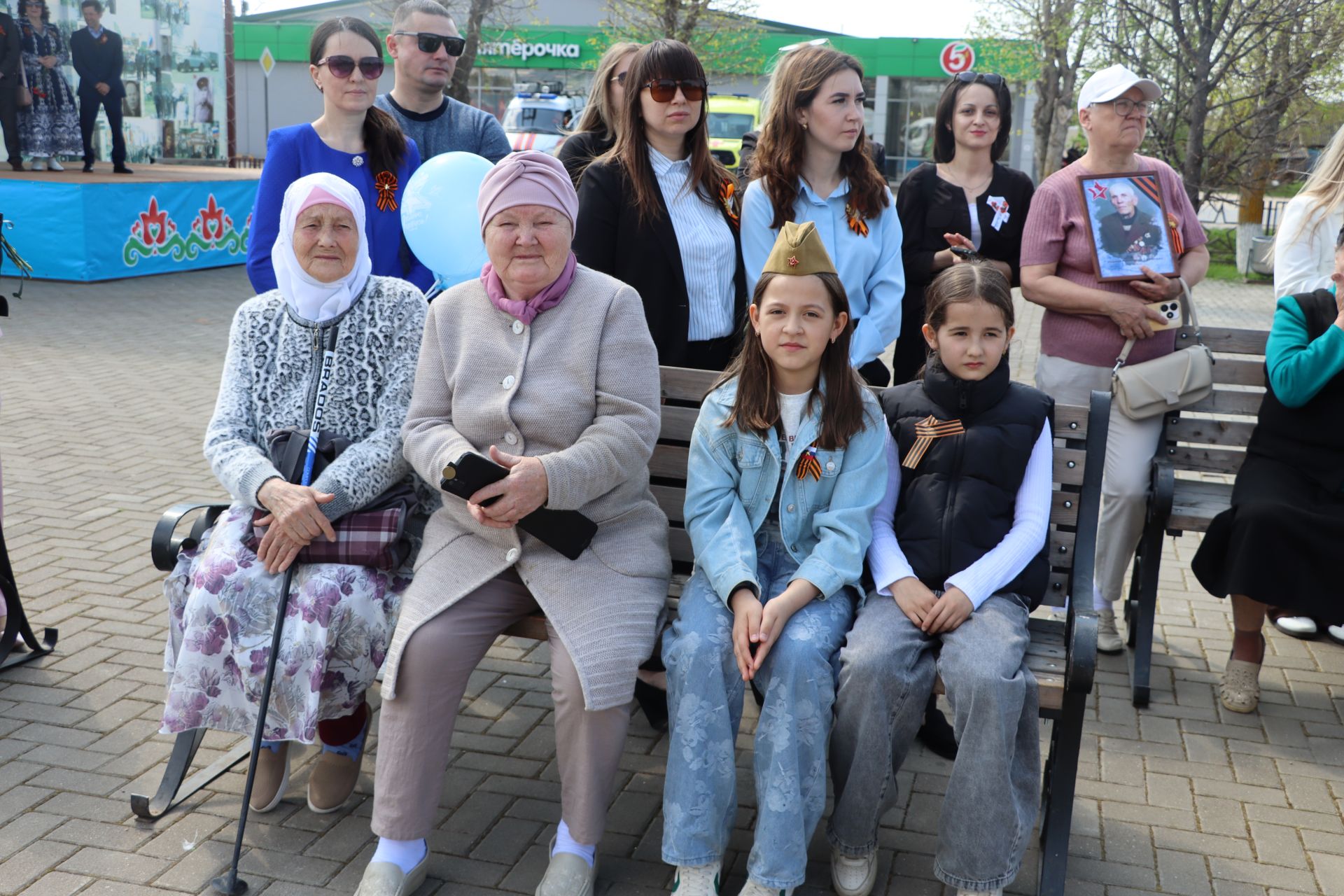 Җиңү килде җирне нурга күмеп...
