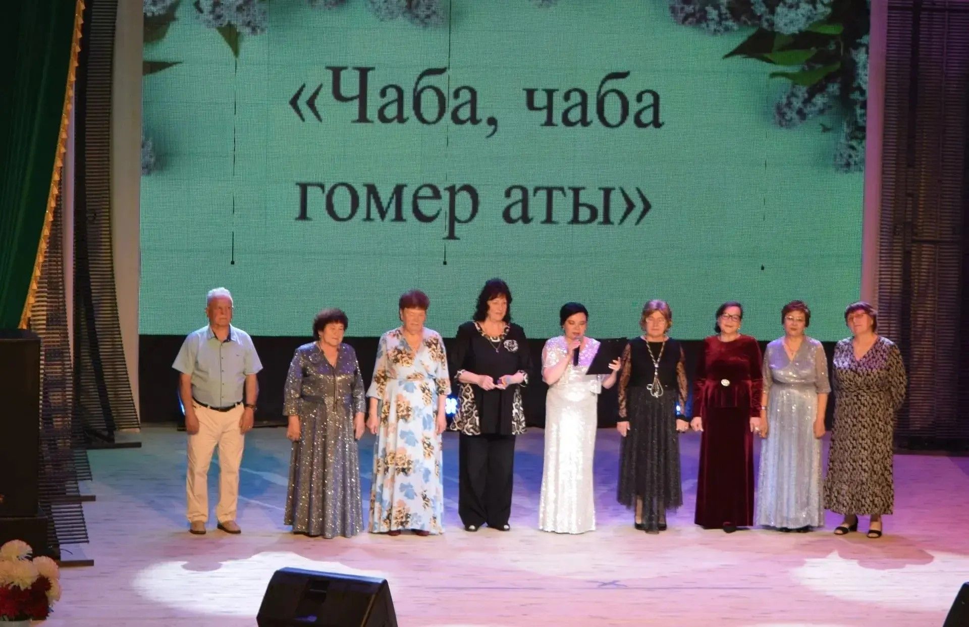 «Тулган ай» фольклор коллективы «Балкыш» социаль-тернәкләндерү үзәгендә ял итүчеләр өчен бай эчтәлекле концерт бүләк итте