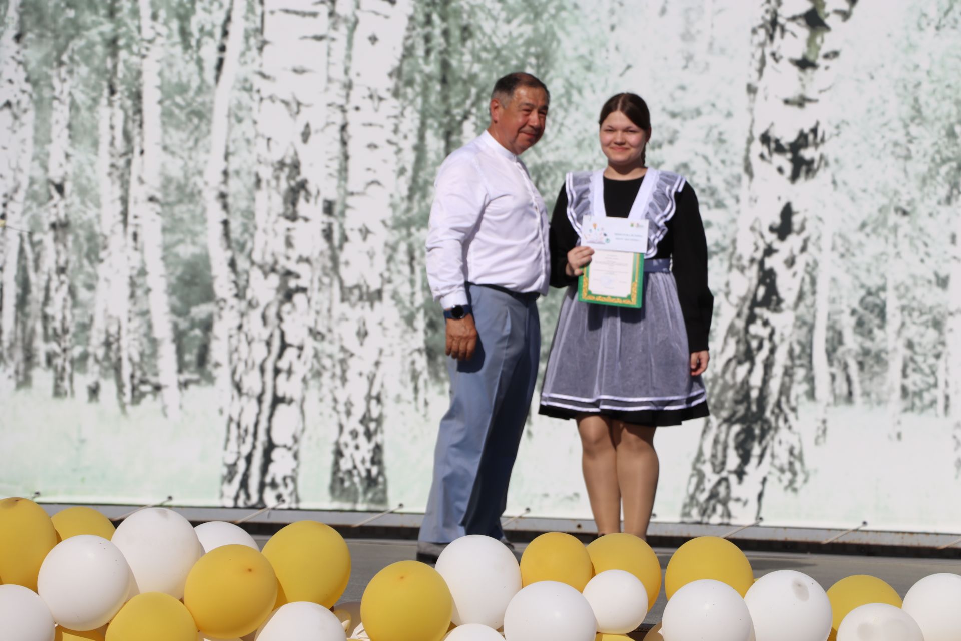 “Сабантуй” спорт-мәдәни комплексында Бөтенроссия конкурсларының муниципаль этабында җиңүче укытучы-тәрбиячеләр, район, республика фән олимпиадаларында катнашып күркәм уңышларга ирешкән укучылар һәм аларның әти-әниләре  хөрмәтләнде