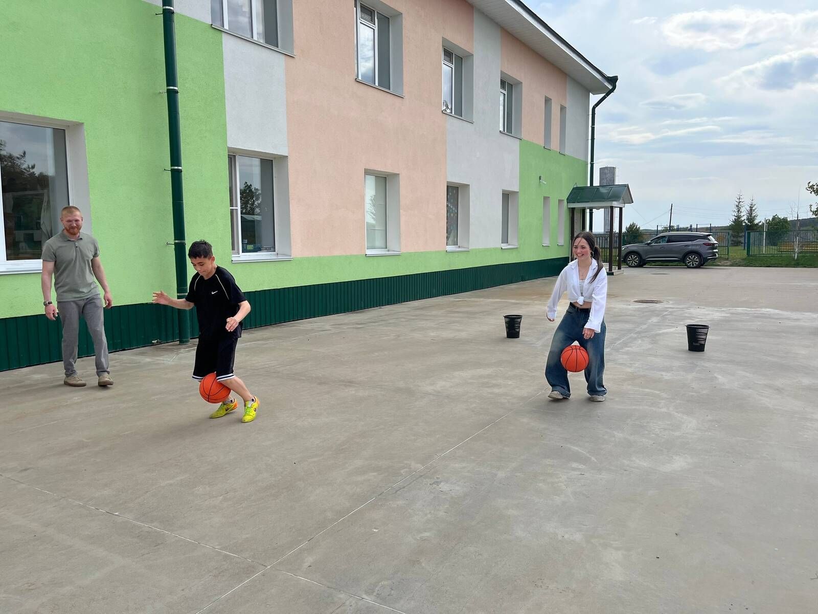 «Тургай» балалар приюты тәрбияләнүчеләренә «Киләчәккә ышаныч белән» хәйрия фонды вәкилләре бәйрәм бүләк итте (фоторепортаж)