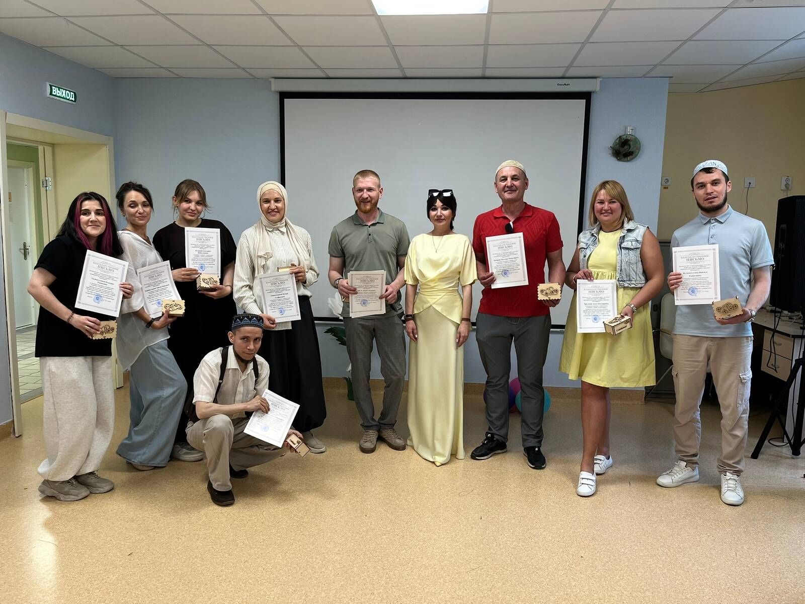 «Тургай» балалар приюты тәрбияләнүчеләренә «Киләчәккә ышаныч белән» хәйрия фонды вәкилләре бәйрәм бүләк итте (фоторепортаж)