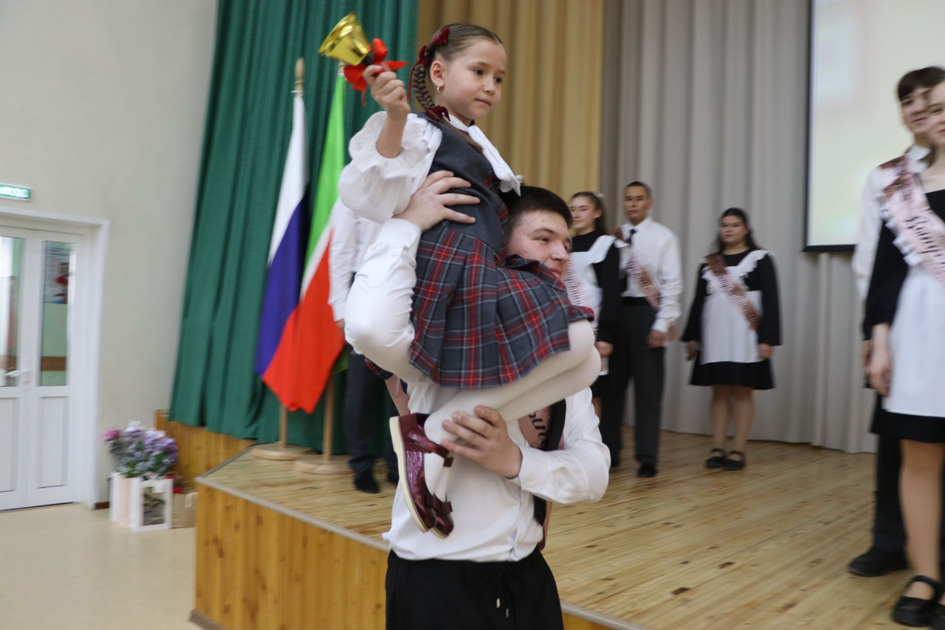 Хыяллар ак җилкән...