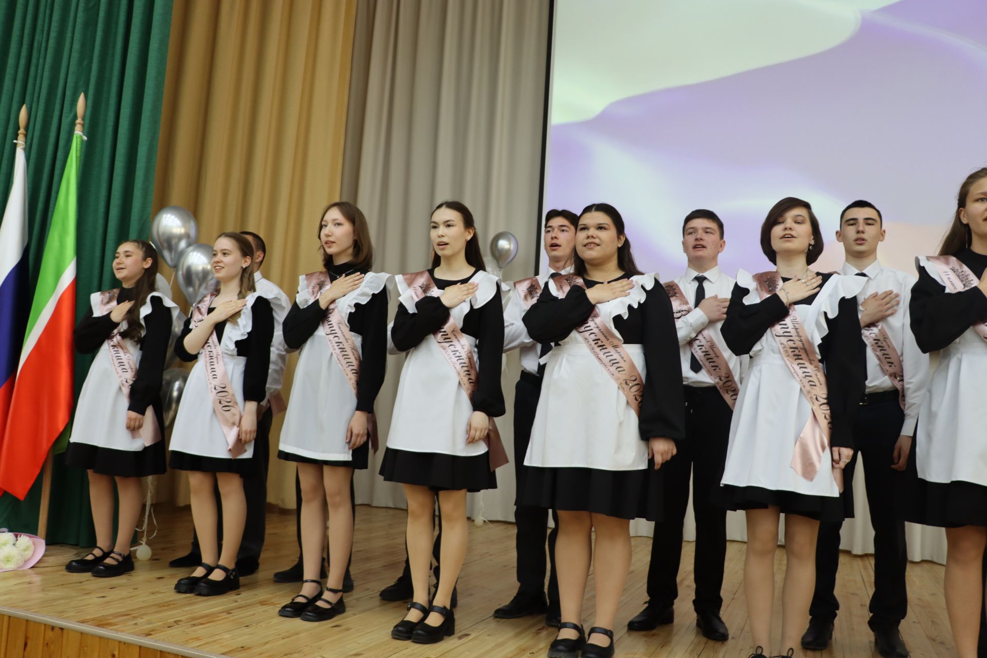Хыяллар ак җилкән...