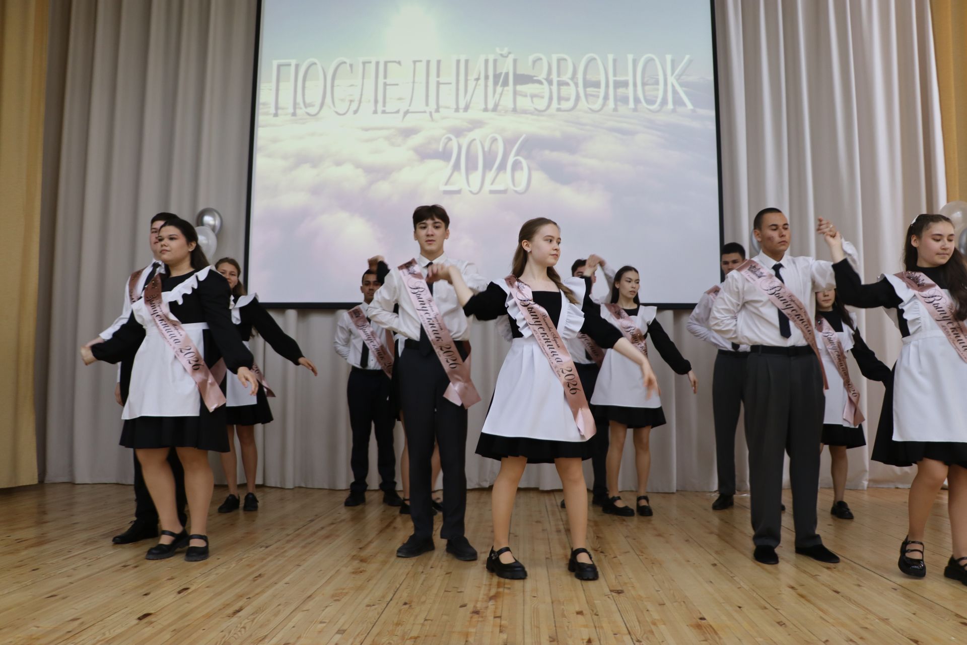 Хыяллар ак җилкән...