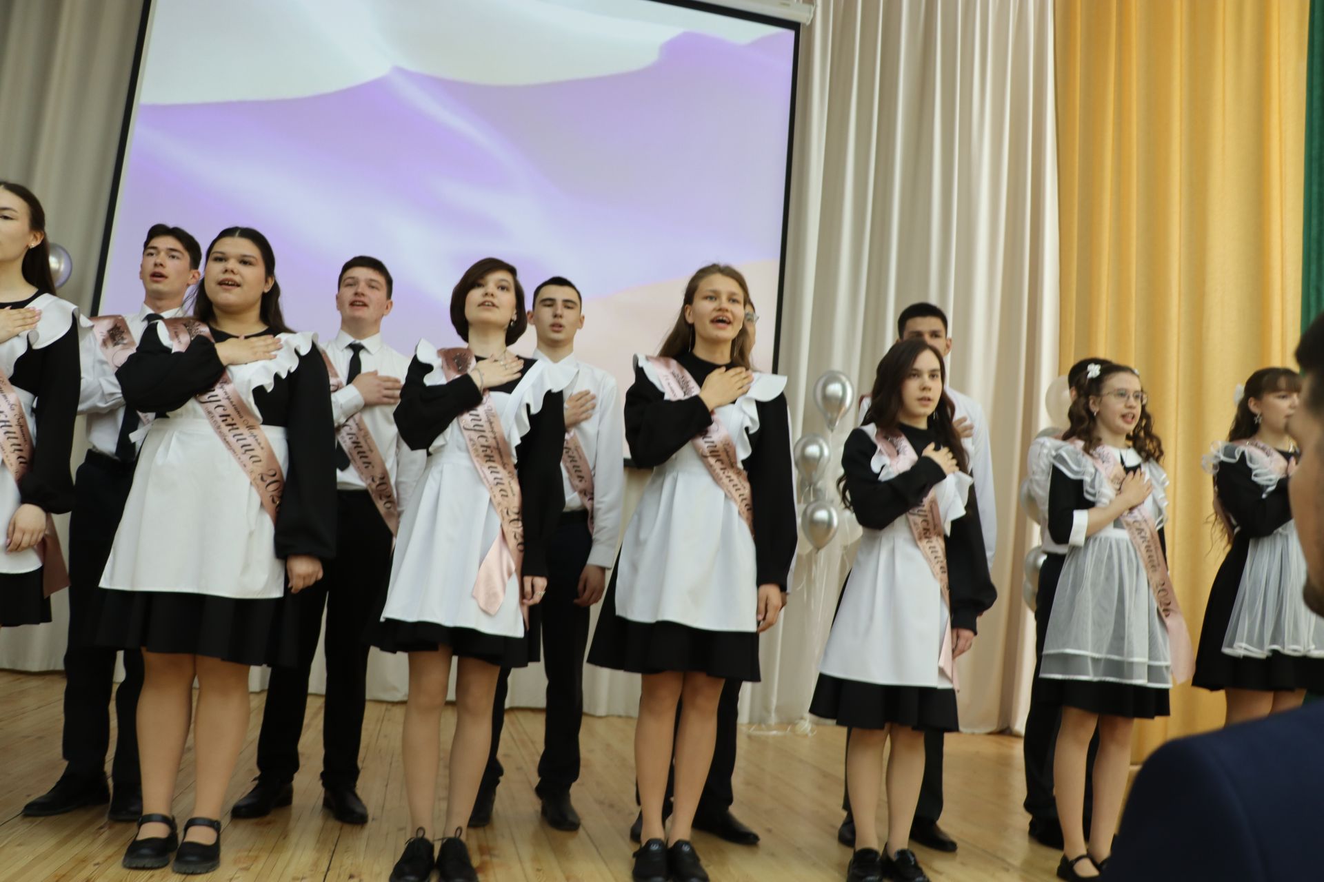 Хыяллар ак җилкән...