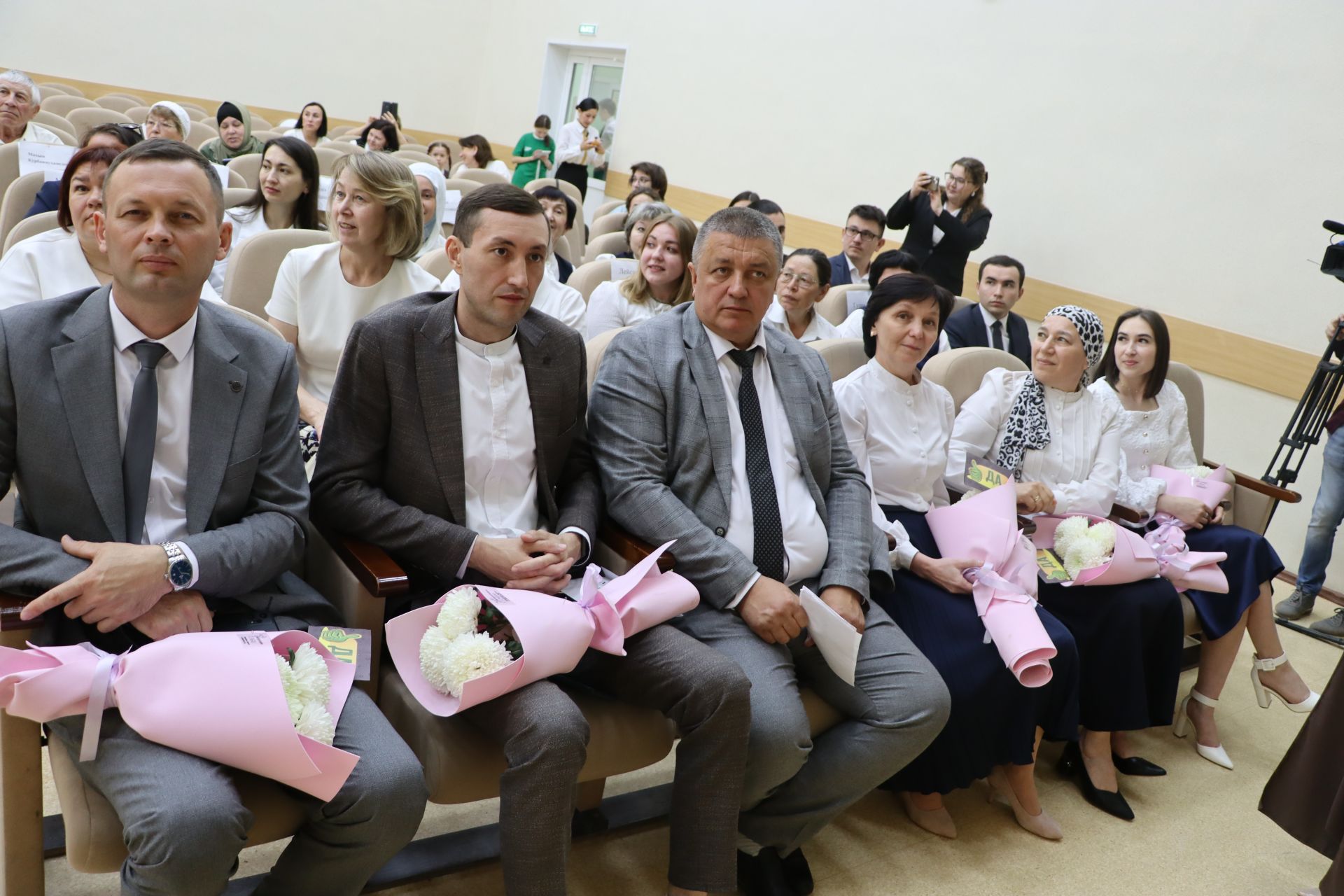 Хыяллар ак җилкән...