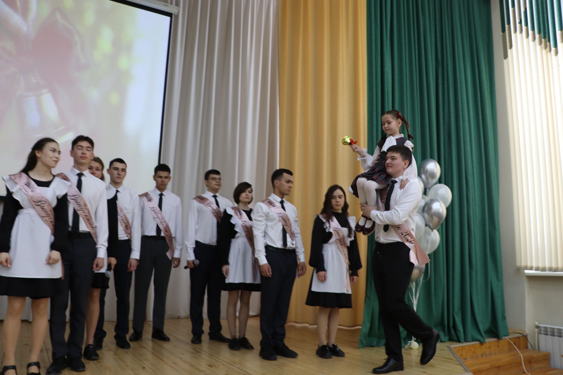 Хыяллар ак җилкән...