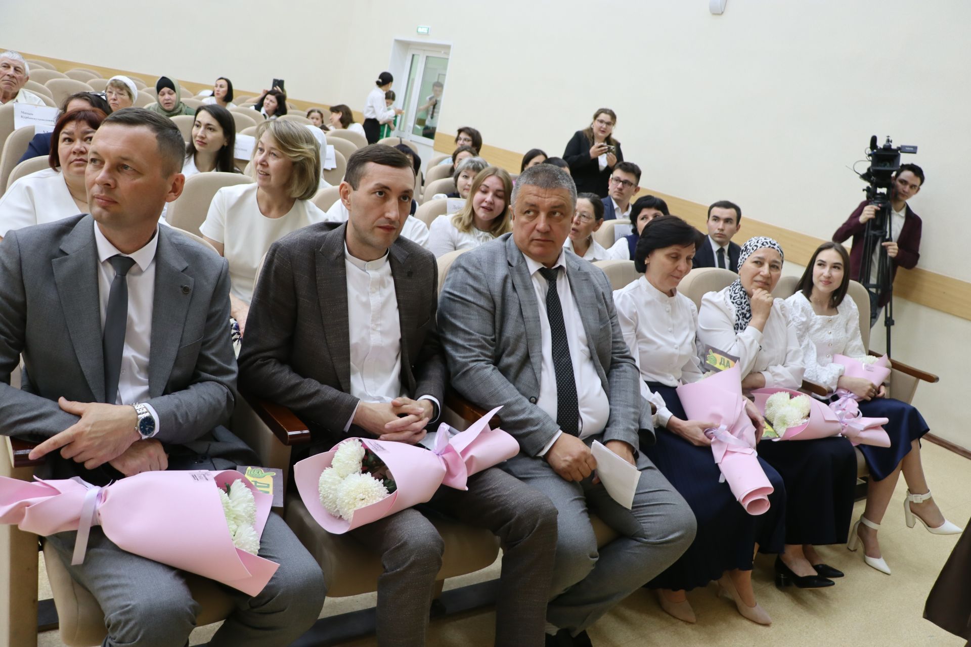 Хыяллар ак җилкән...