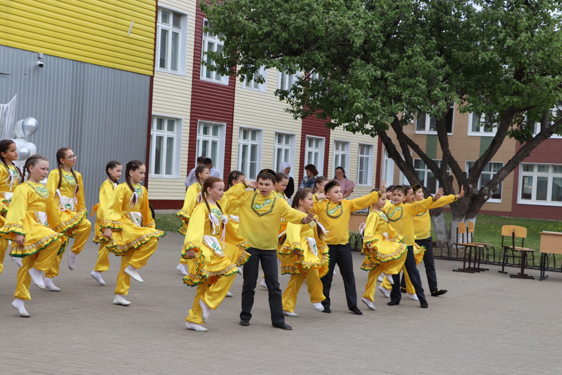 Хыяллар ак җилкән...