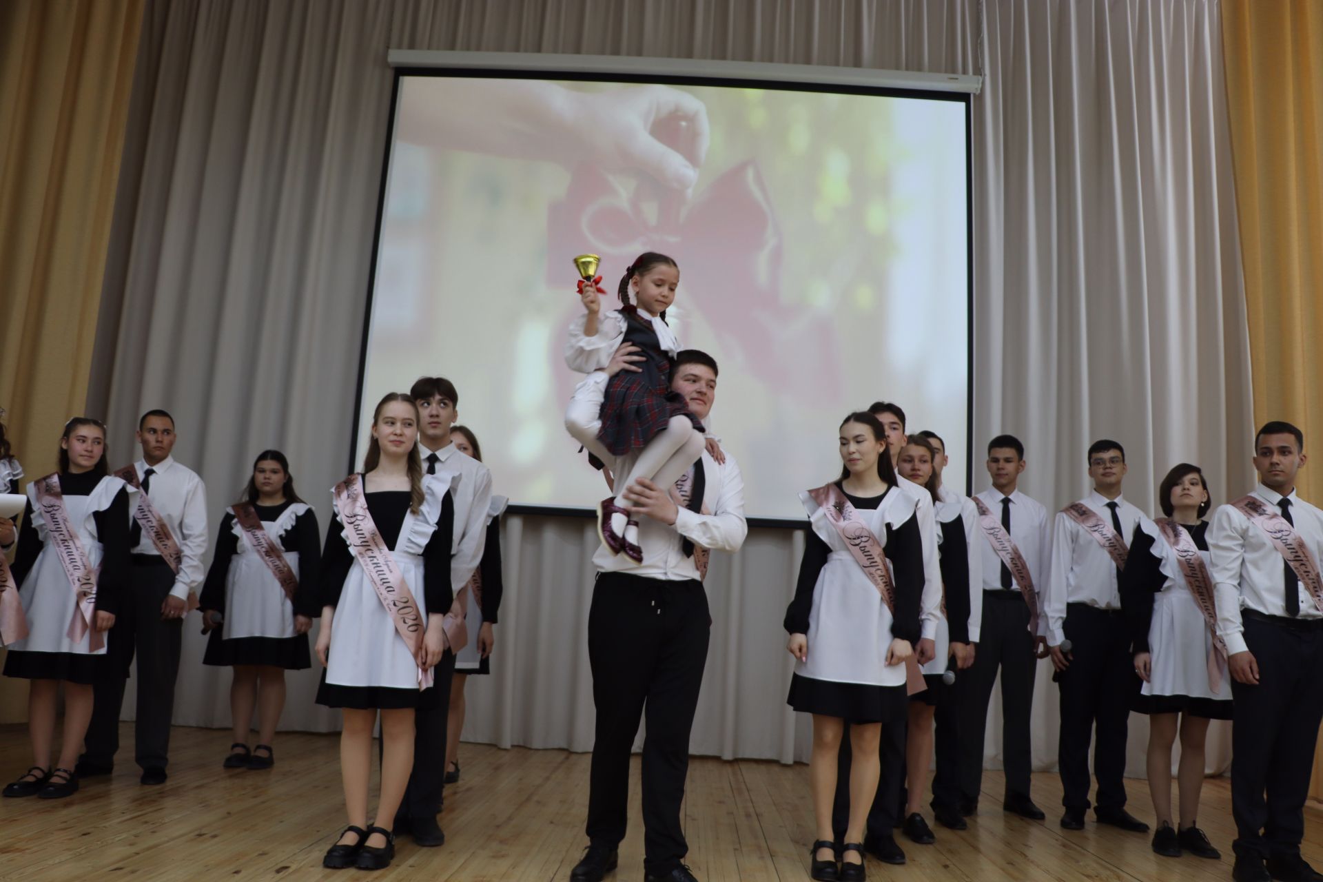Хыяллар ак җилкән...