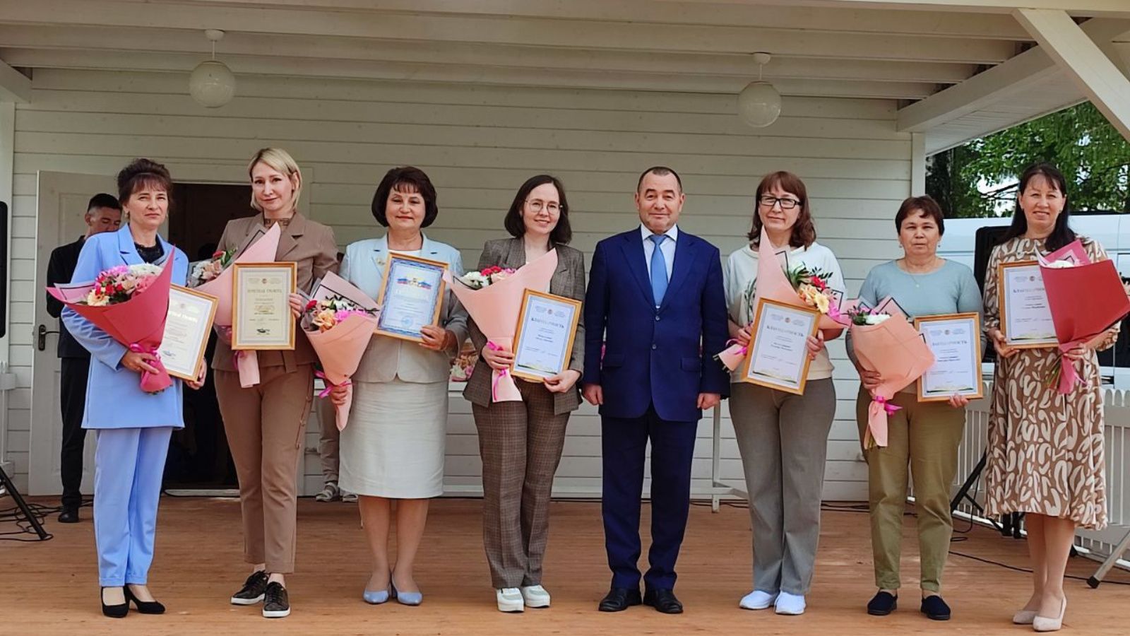 Хөрмәтле сәламәтлек саклау хезмәткәрләре, тармак ветераннары!