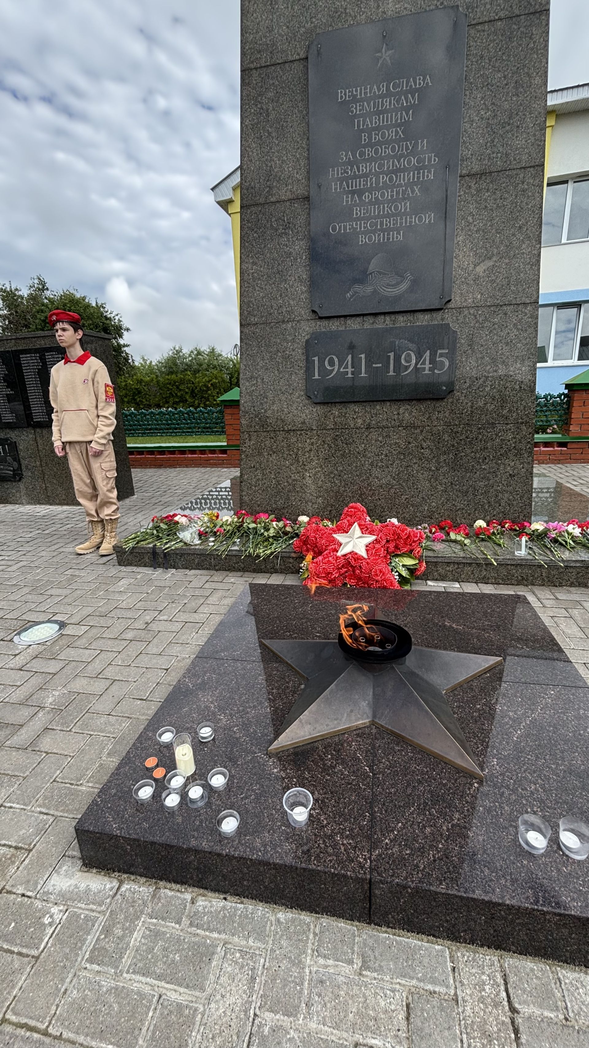 Кайгы һәм Хәтер көне  Һәлак булганнар истәлегенә лаеклы булыйк (фоторепортаж)