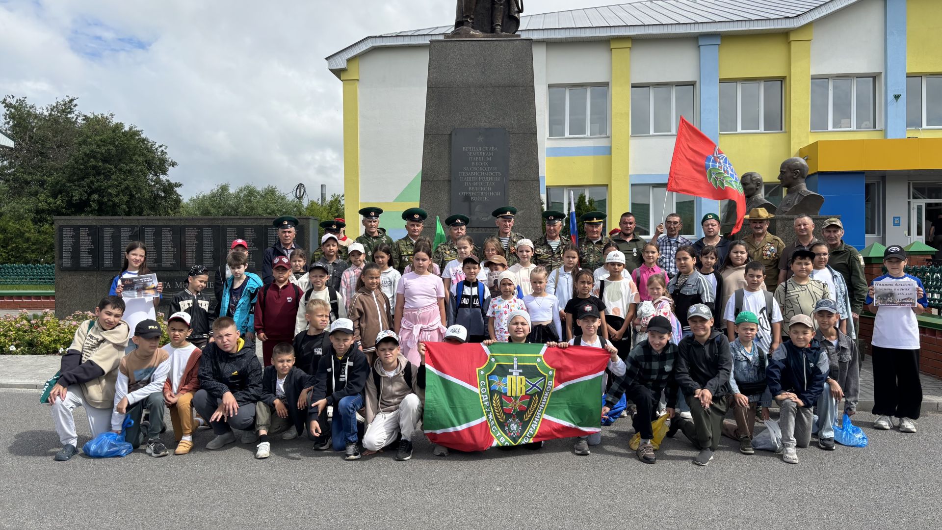 Кайгы һәм Хәтер көне  Һәлак булганнар истәлегенә лаеклы булыйк (фоторепортаж)