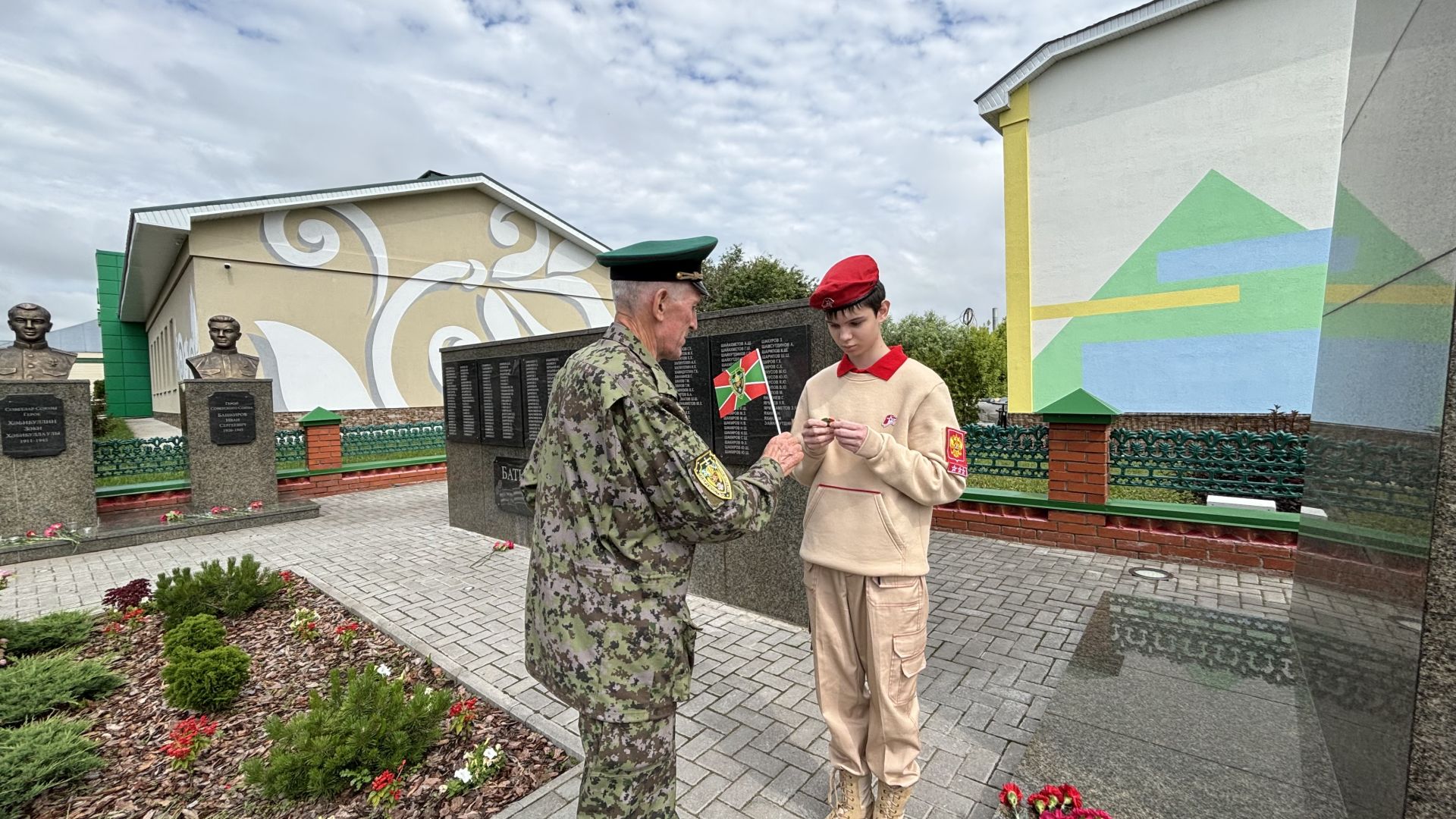 Кайгы һәм Хәтер көне  Һәлак булганнар истәлегенә лаеклы булыйк (фоторепортаж)